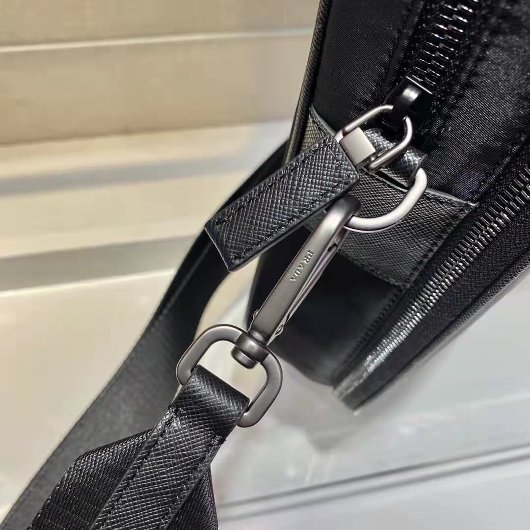 C6927 🎉 Environmental Protection Collection🎉 New 2VE005 briefcase🎉🎉 This reimagined men’s briefcase made of recycled nylon brings a fresh touch to the new season. It features dual handles and detachable shoulder straps, along with a distinctive recycled n — image 8
