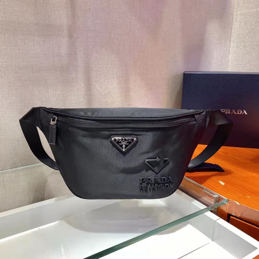 C6983 🎉 Upgraded waist bag/breast bag 🎉 With the label 2VL033 🎉 This waist bag is not only practical, but also enhances the overall design. The larger size features an eco-friendly label, which further highlights the uniqueness of the bag. It allows the b — image 2