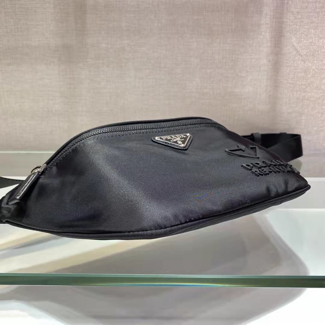 C6983 🎉 Upgraded waist bag/breast bag 🎉 With the label 2VL033 🎉 This waist bag is not only practical, but also enhances the overall design. The larger size features an eco-friendly label, which further highlights the uniqueness of the bag. It allows the b — image 5