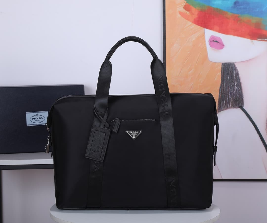 C6968 Top-quality original items… The travel season is here again! Grab your travel bag quickly! The 2VC796 travel bag has a huge capacity[smile][smile] The quality has been upgraded👉 Top-quality materials… Custom black titanium zippers with platinum-poli — image 1
