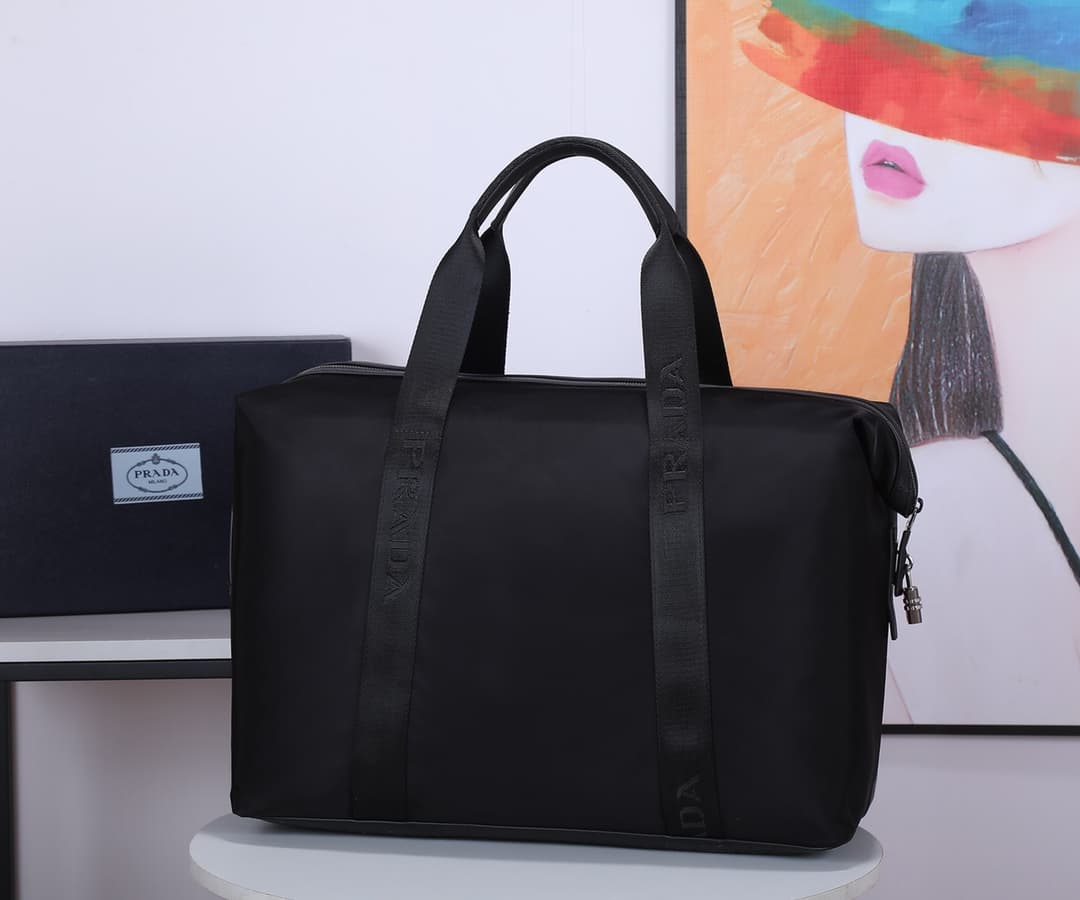 C6968 Top-quality original items… The travel season is here again! Grab your travel bag quickly! The 2VC796 travel bag has a huge capacity[smile][smile] The quality has been upgraded👉 Top-quality materials… Custom black titanium zippers with platinum-poli — image 3