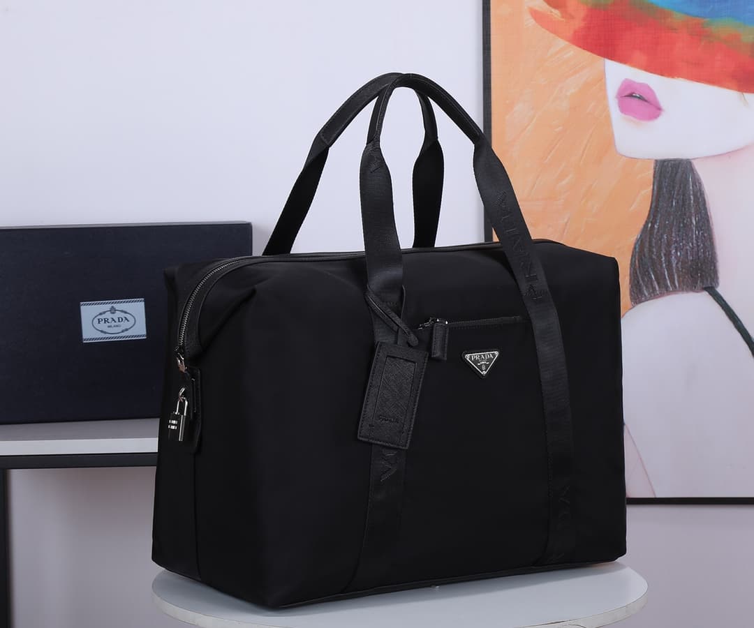 C6968 Top-quality original items… The travel season is here again! Grab your travel bag quickly! The 2VC796 travel bag has a huge capacity[smile][smile] The quality has been upgraded👉 Top-quality materials… Custom black titanium zippers with platinum-poli — image 2
