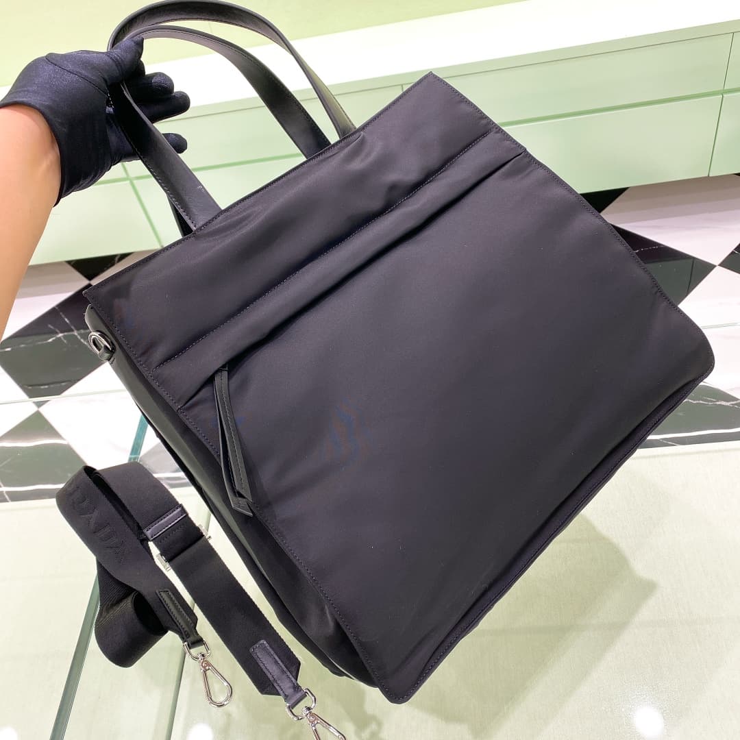 C6974 ✨New model launched! ✨2VG076 Re-Nylon recycled nylon tote bag — image 2