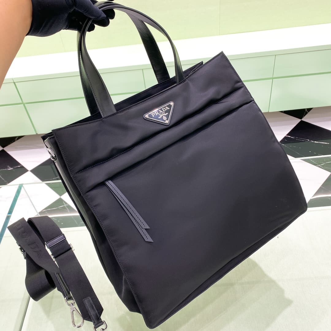 C6974 ✨New model launched! ✨2VG076 Re-Nylon recycled nylon tote bag — image 1
