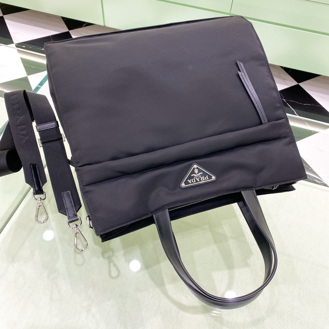 C6974 ✨New model launched! ✨2VG076 Re-Nylon recycled nylon tote bag — image 5