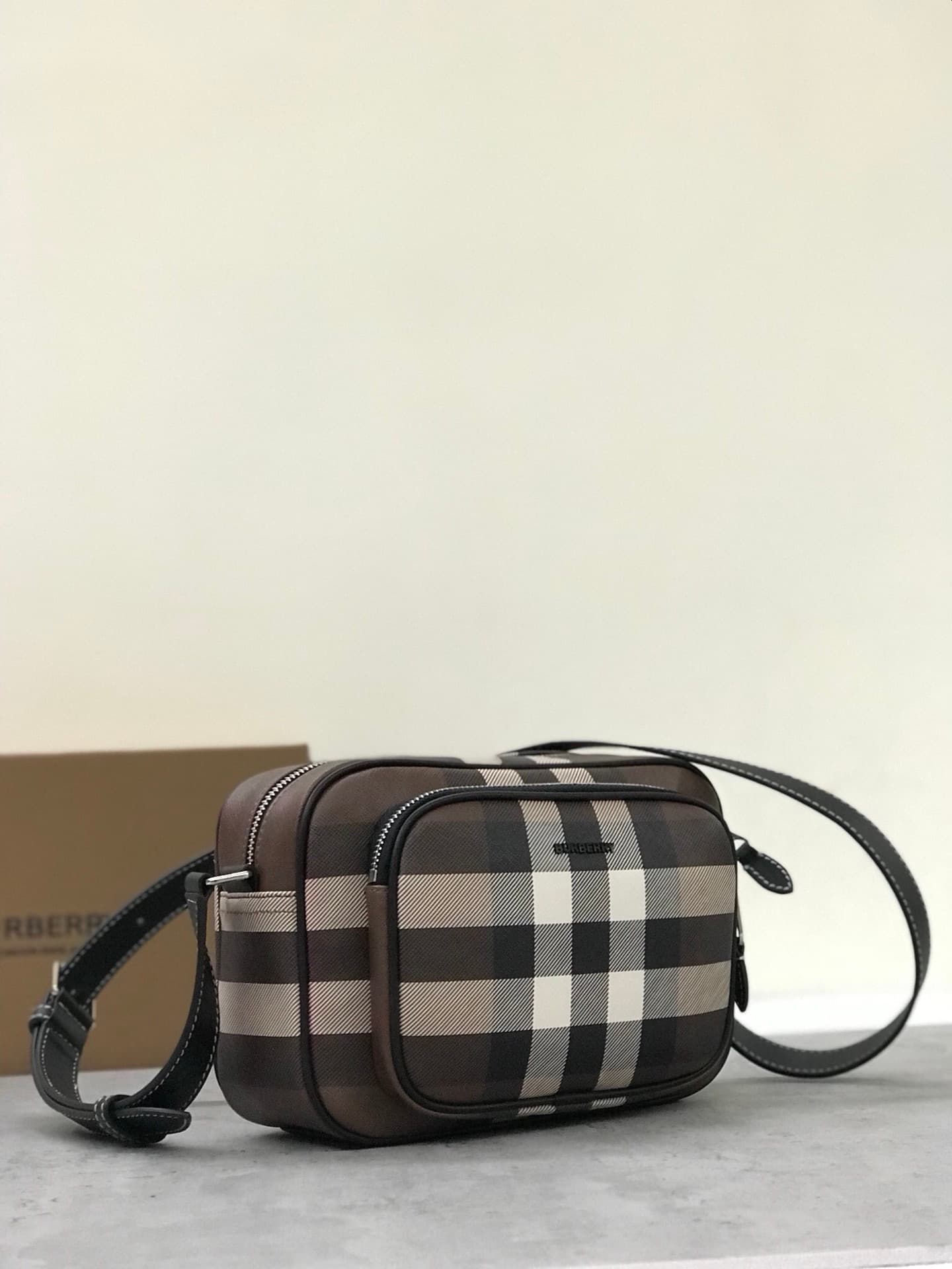 C8236 6088 – A new model camera bag from the B brand, crafted from eco-friendly plaid canvas. This eco-friendly fabric is made using renewable resources; compared to traditional coated canvas, it requires less water and produces fewer carbon dioxide emiss — image 3