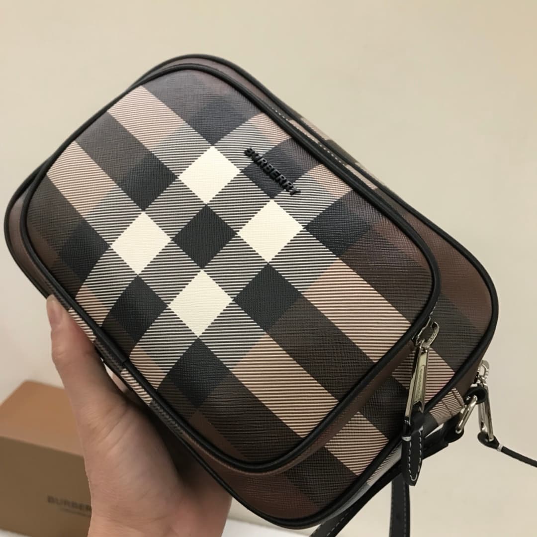 C8236 6088 – A new model camera bag from the B brand, crafted from eco-friendly plaid canvas. This eco-friendly fabric is made using renewable resources; compared to traditional coated canvas, it requires less water and produces fewer carbon dioxide emiss — image 7