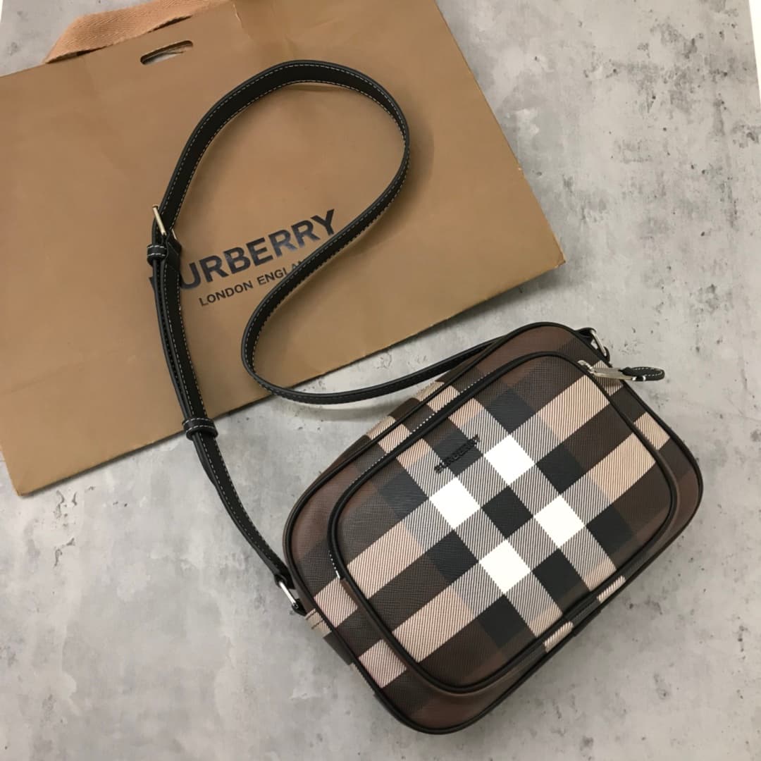 C8236 6088 – A new model camera bag from the B brand, crafted from eco-friendly plaid canvas. This eco-friendly fabric is made using renewable resources; compared to traditional coated canvas, it requires less water and produces fewer carbon dioxide emiss — image 2