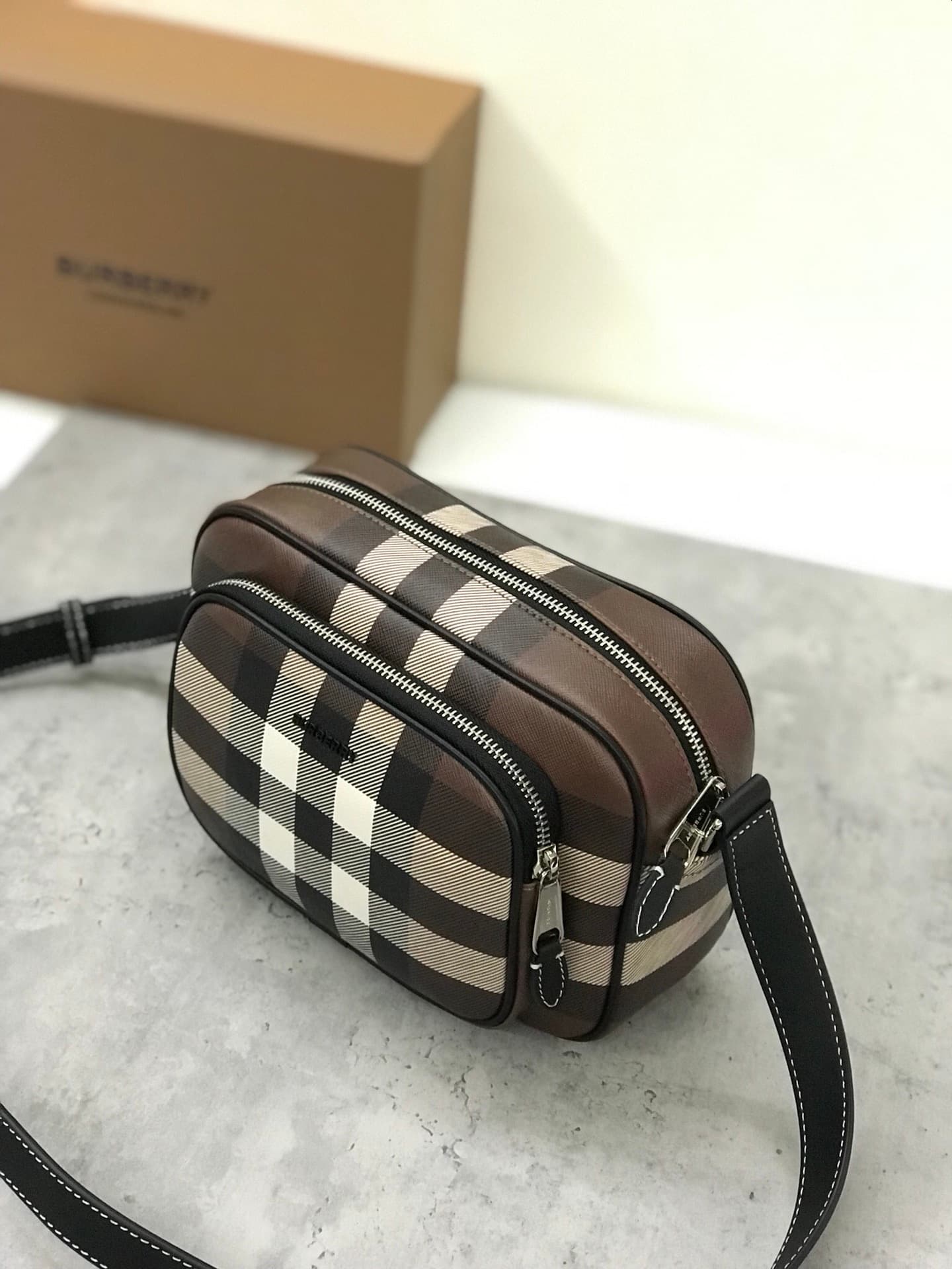 C8236 6088 – A new model camera bag from the B brand, crafted from eco-friendly plaid canvas. This eco-friendly fabric is made using renewable resources; compared to traditional coated canvas, it requires less water and produces fewer carbon dioxide emiss — image 4