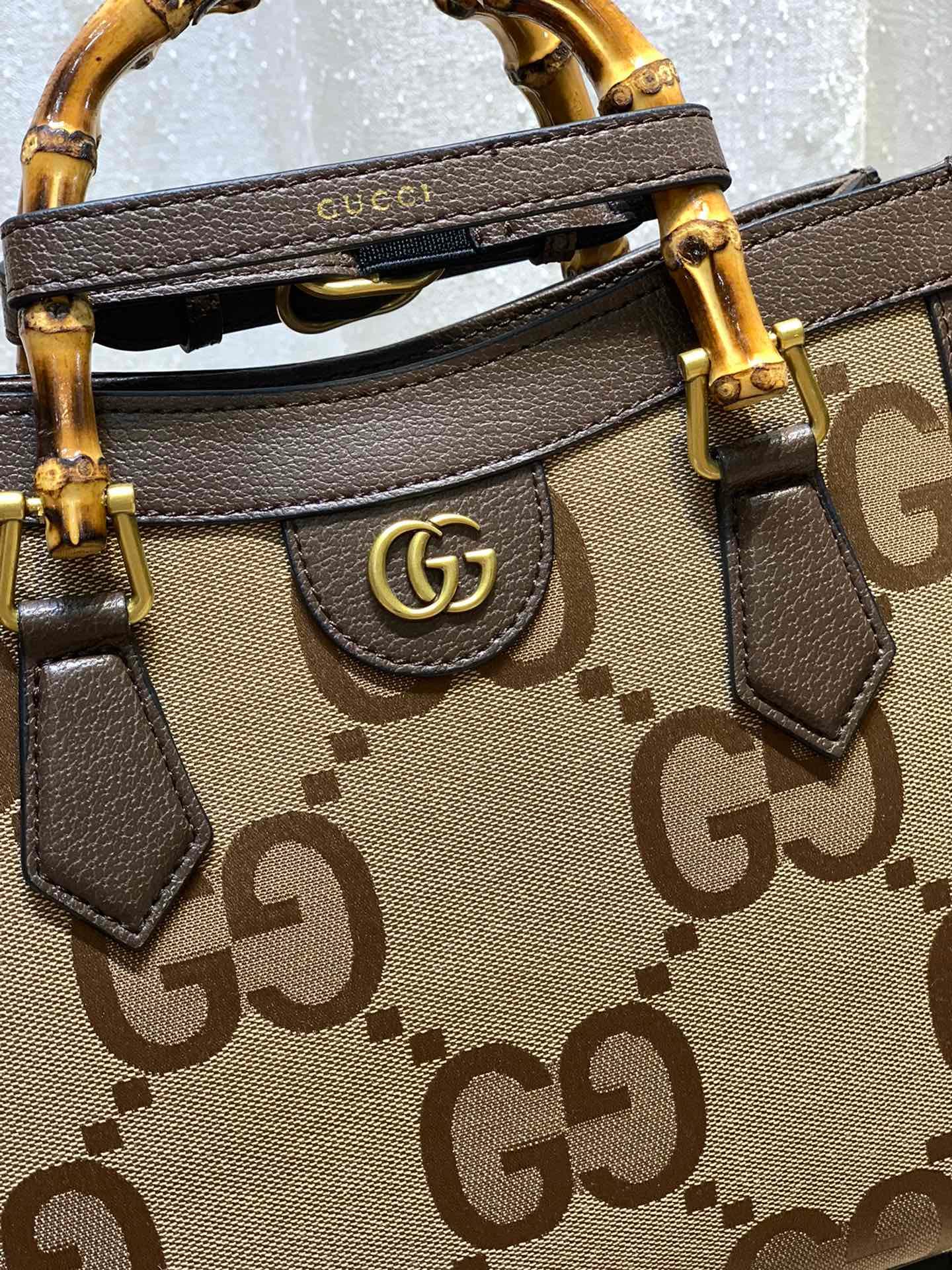 C3995 Bamboo Jade Mini Handbag  
Gucci’s “Aria – Musical Melodies” collection reinterprets classic elements using modern techniques. The bamboo jade is one of Gucci’s iconic elements, which have appeared in various collections since the 1990s. After more  — image 7