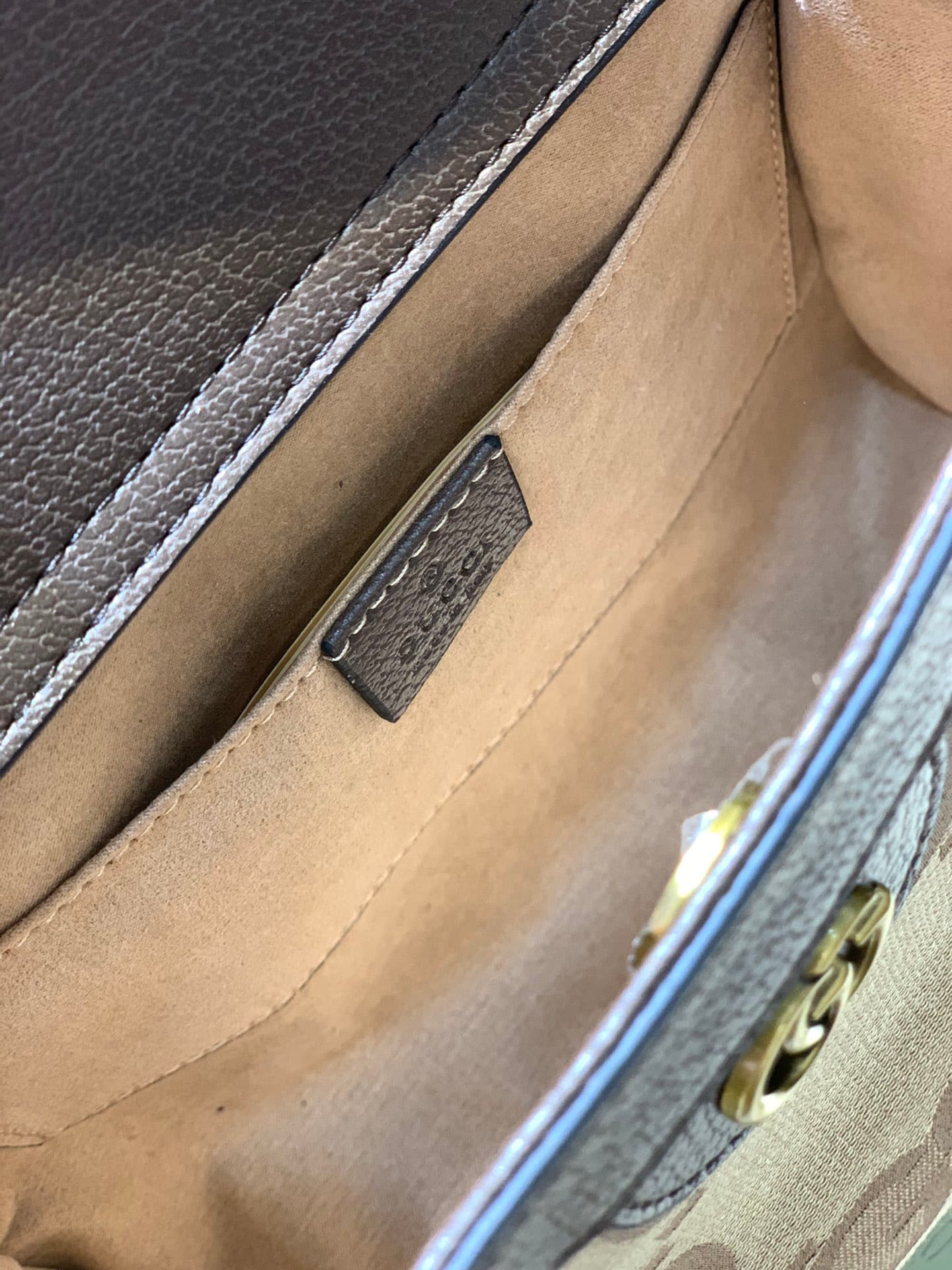 C3995 Bamboo Jade Mini Handbag  
Gucci’s “Aria – Musical Melodies” collection reinterprets classic elements using modern techniques. The bamboo jade is one of Gucci’s iconic elements, which have appeared in various collections since the 1990s. After more  — image 8