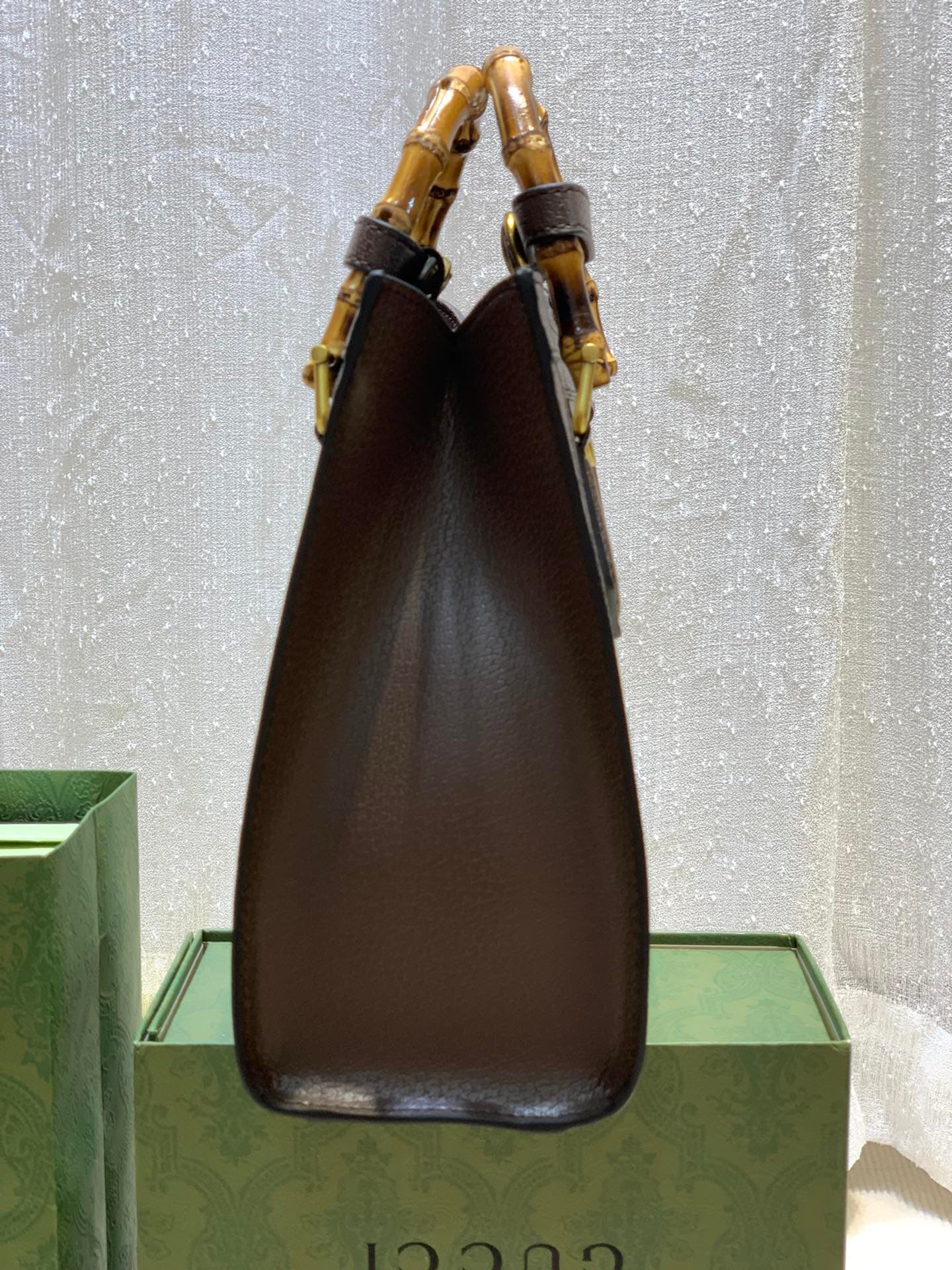 C3995 Bamboo Jade Mini Handbag  
Gucci’s “Aria – Musical Melodies” collection reinterprets classic elements using modern techniques. The bamboo jade is one of Gucci’s iconic elements, which have appeared in various collections since the 1990s. After more  — image 3
