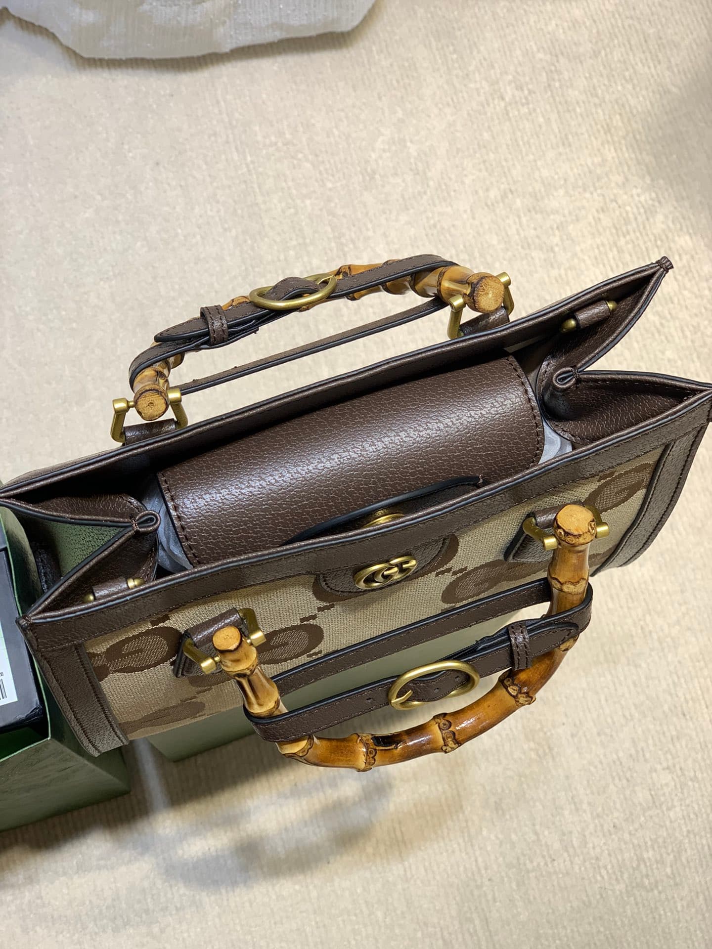 C3995 Bamboo Jade Mini Handbag  
Gucci’s “Aria – Musical Melodies” collection reinterprets classic elements using modern techniques. The bamboo jade is one of Gucci’s iconic elements, which have appeared in various collections since the 1990s. After more  — image 5