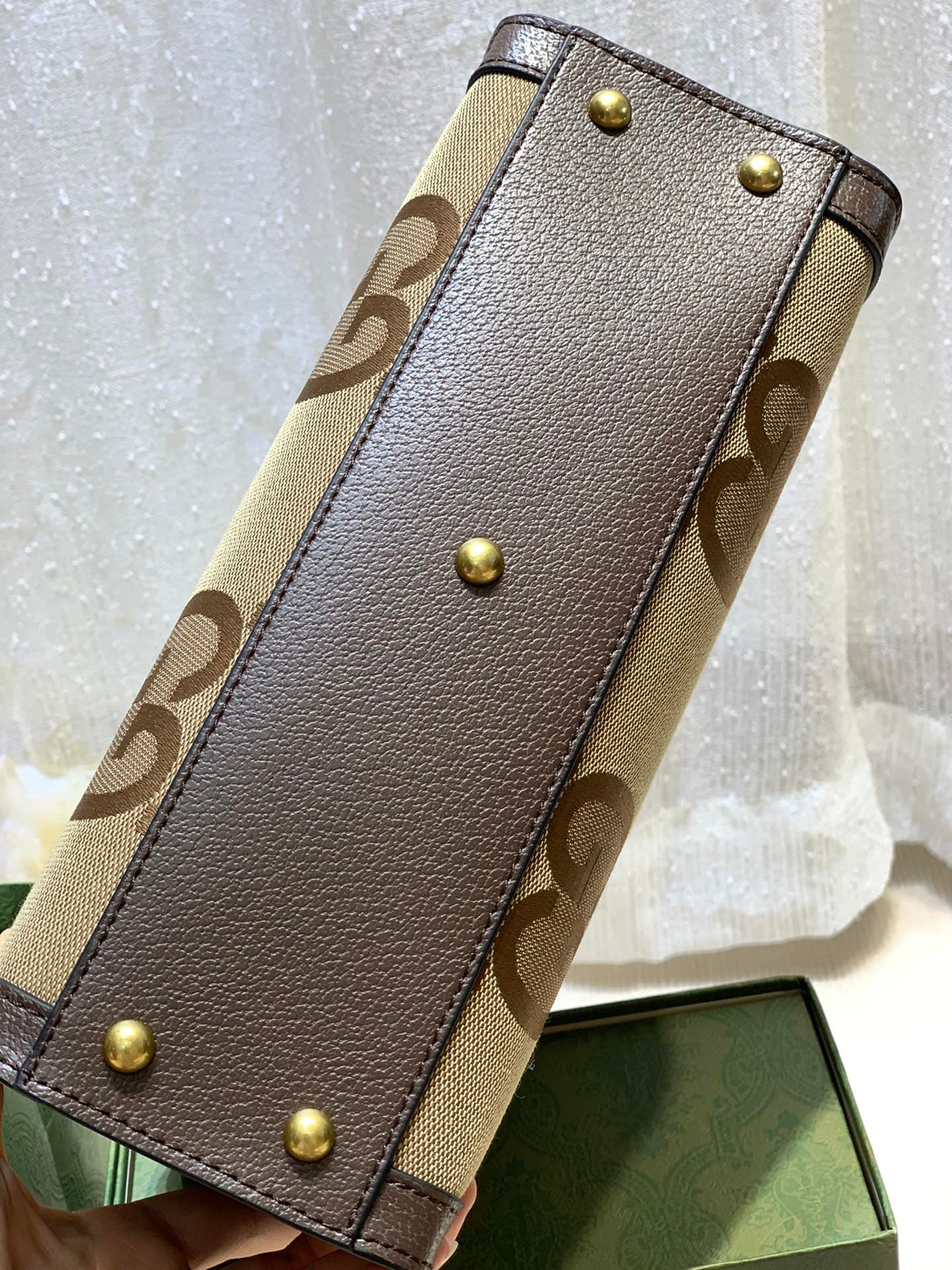 C3995 Bamboo Jade Mini Handbag  
Gucci’s “Aria – Musical Melodies” collection reinterprets classic elements using modern techniques. The bamboo jade is one of Gucci’s iconic elements, which have appeared in various collections since the 1990s. After more  — image 4