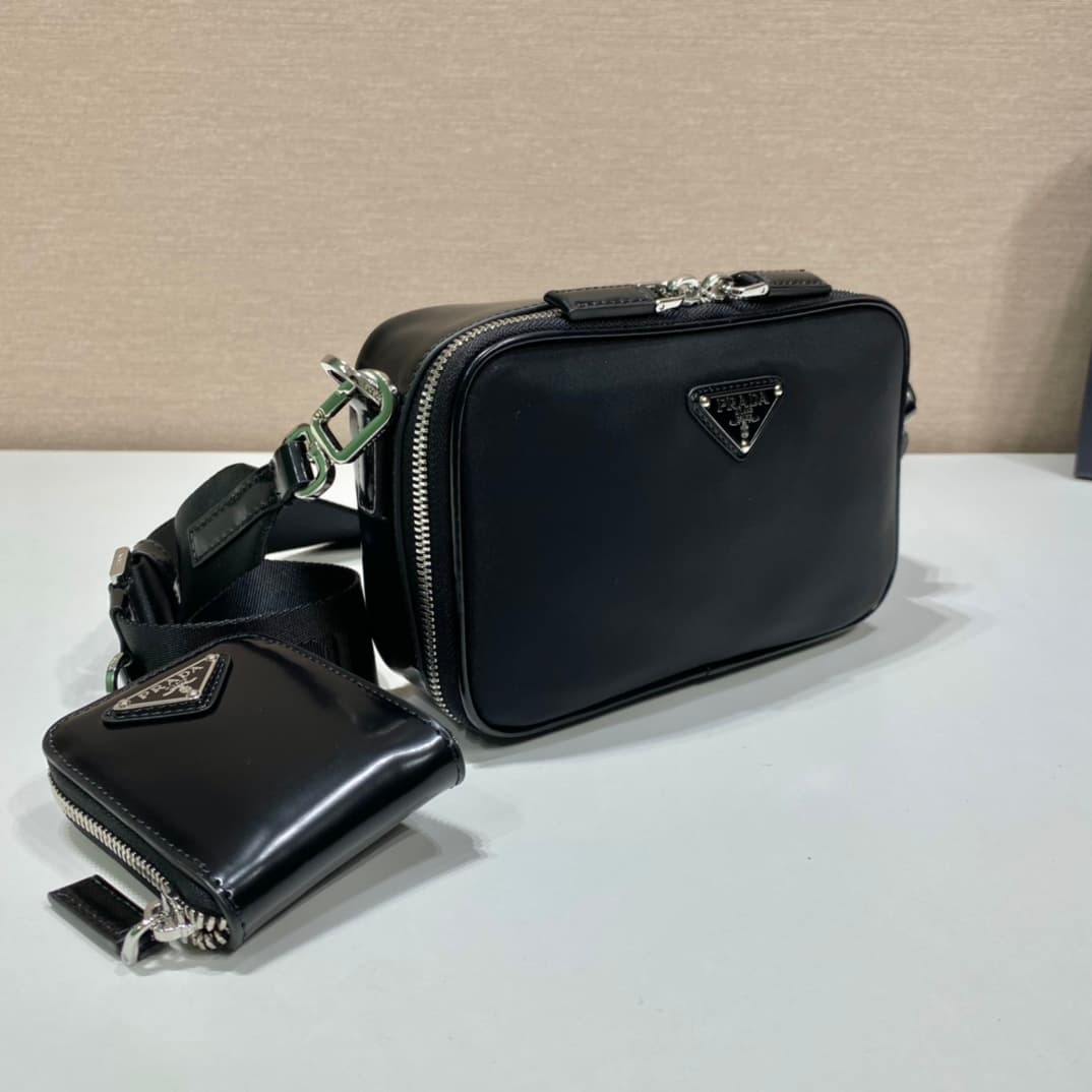 C6942 New mini postman bag 🎉2VH070/leather finish 🎉🎉 — image 2