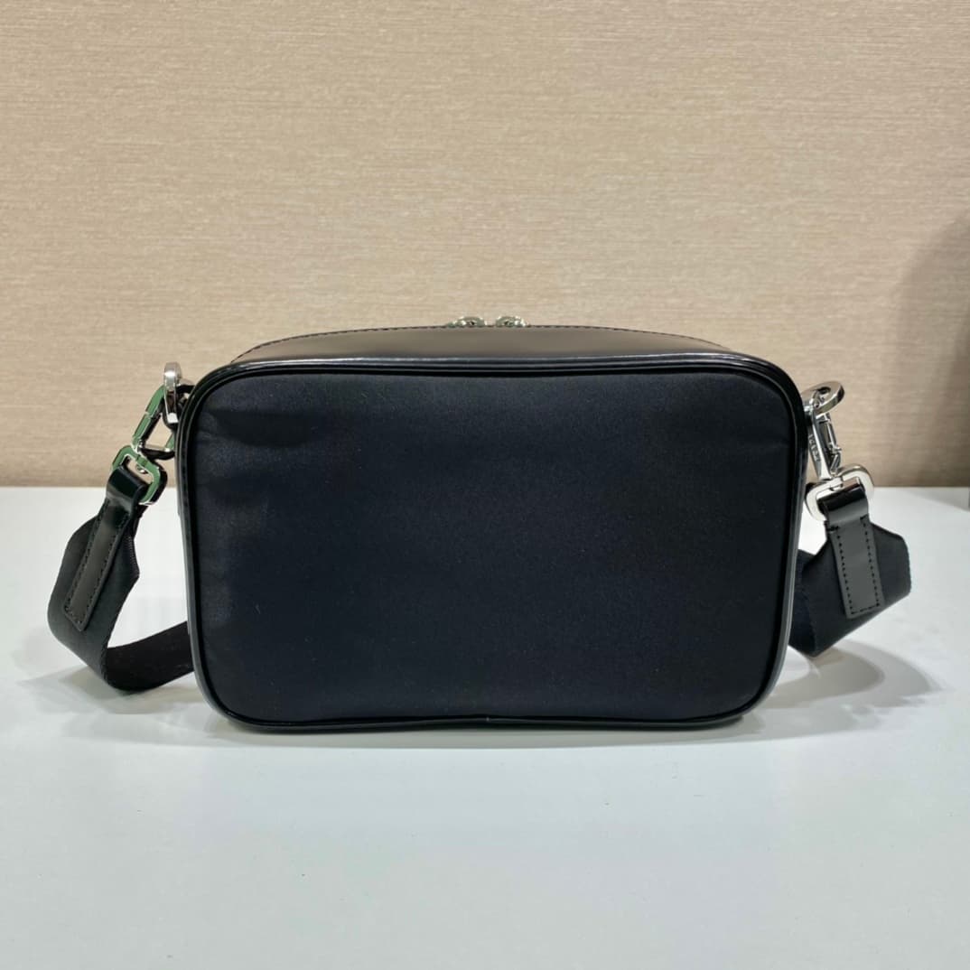C6942 New mini postman bag 🎉2VH070/leather finish 🎉🎉 — image 4