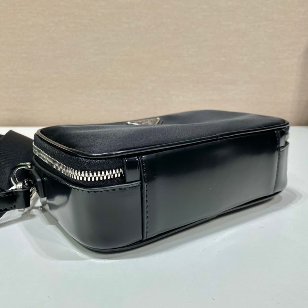 C6942 New mini postman bag 🎉2VH070/leather finish 🎉🎉 — image 5