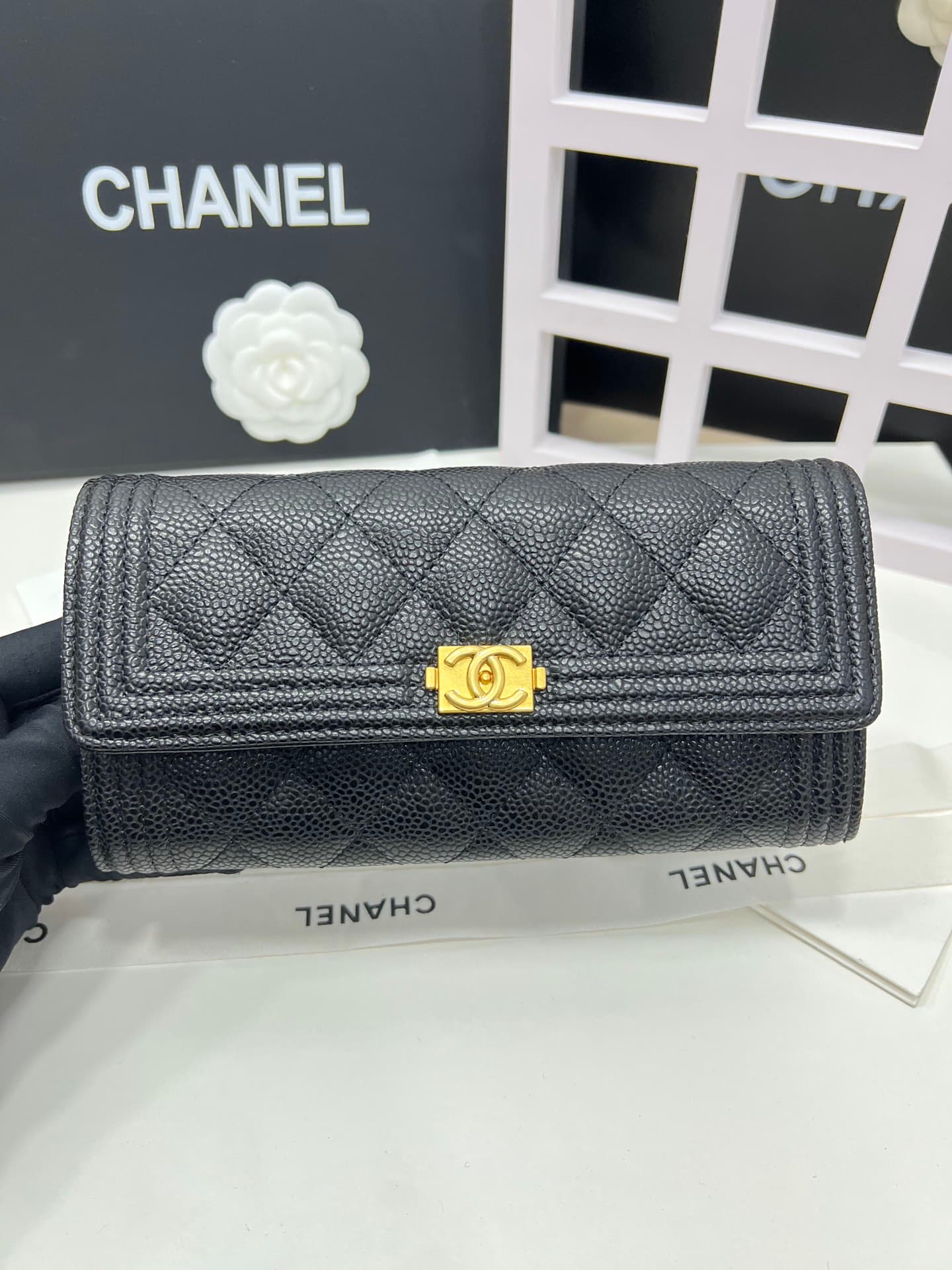 C372 Upgraded version 💋 Leboy collection: small granular ball-textured cowhide and sheepskin leather with gold/silver buttons. Chanel 🆕 new colors. A long wallet with two-fold clasp.[得意][得意] High-quality original items: exquisite lock clips and intricate  — image 3