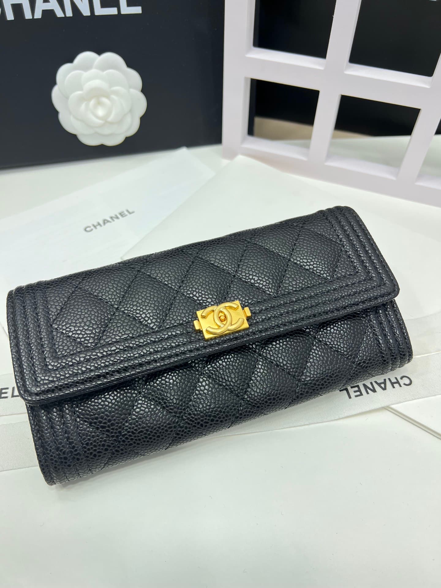 C372 Upgraded version 💋 Leboy collection: small granular ball-textured cowhide and sheepskin leather with gold/silver buttons. Chanel 🆕 new colors. A long wallet with two-fold clasp.[得意][得意] High-quality original items: exquisite lock clips and intricate 
