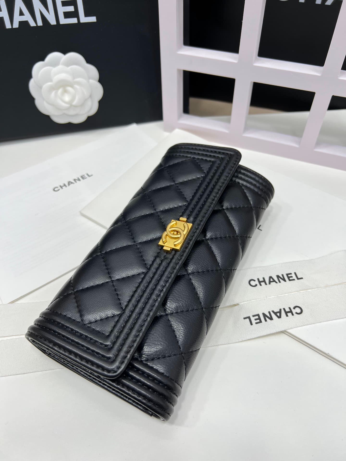C371 Upgraded version 💋 leboy collection – small granular ball-textured cowhide or sheepskin leather with gold and silver buttons. Chanel 🆕 new colors. A long wallet with two-fold closures.[得意][得意] High-quality original items: exquisite locking mechanisms — image 2