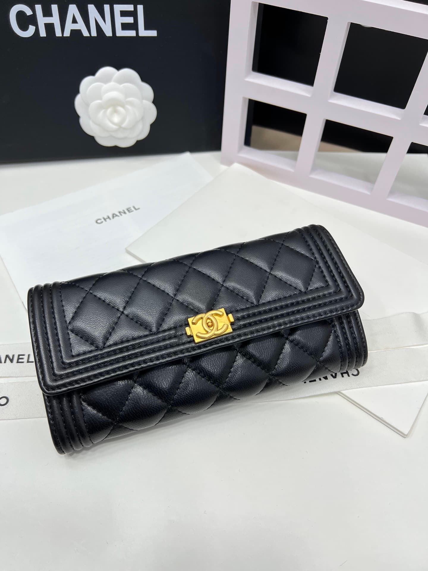C371 Upgraded version 💋 leboy collection – small granular ball-textured cowhide or sheepskin leather with gold and silver buttons. Chanel 🆕 new colors. A long wallet with two-fold closures.[得意][得意] High-quality original items: exquisite locking mechanisms