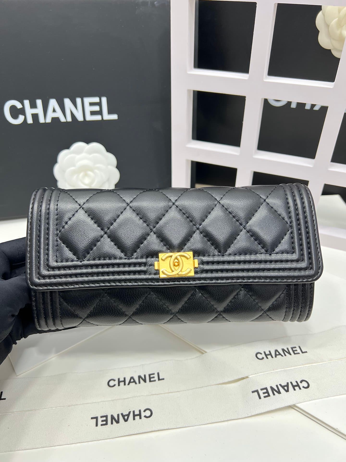 C371 Upgraded version 💋 leboy collection – small granular ball-textured cowhide or sheepskin leather with gold and silver buttons. Chanel 🆕 new colors. A long wallet with two-fold closures.[得意][得意] High-quality original items: exquisite locking mechanisms — image 3