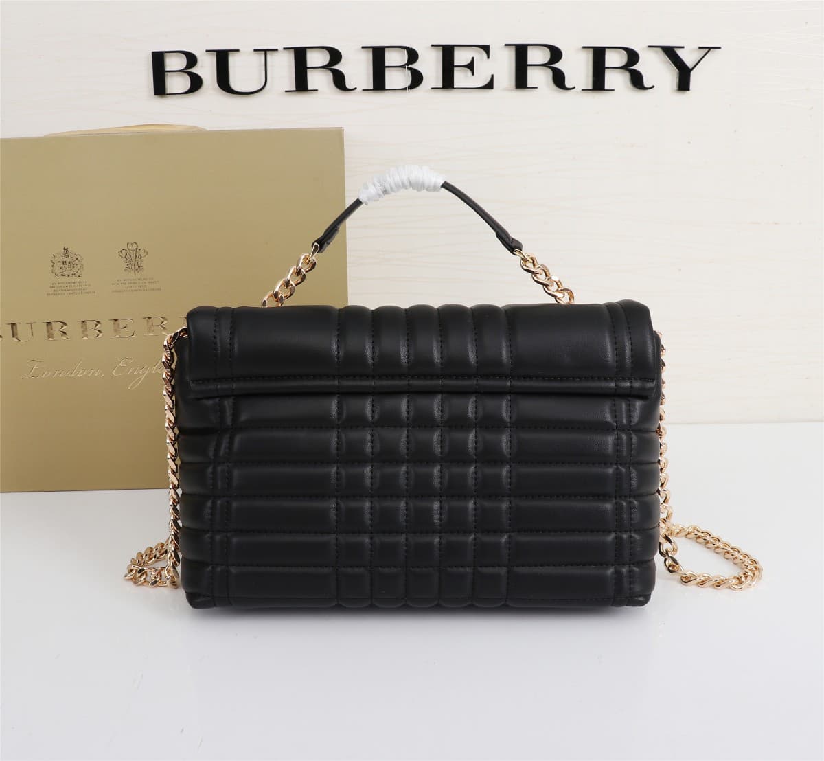 C64 🔥🔥The new Leather Bags from Brand B feature exquisite and unique school-style quilting designs. They are adorned with the distinctive logo of Thomas Burberry, along with shiny chain straps. It can be carried on the shoulders, or used with a handle at  — image 2