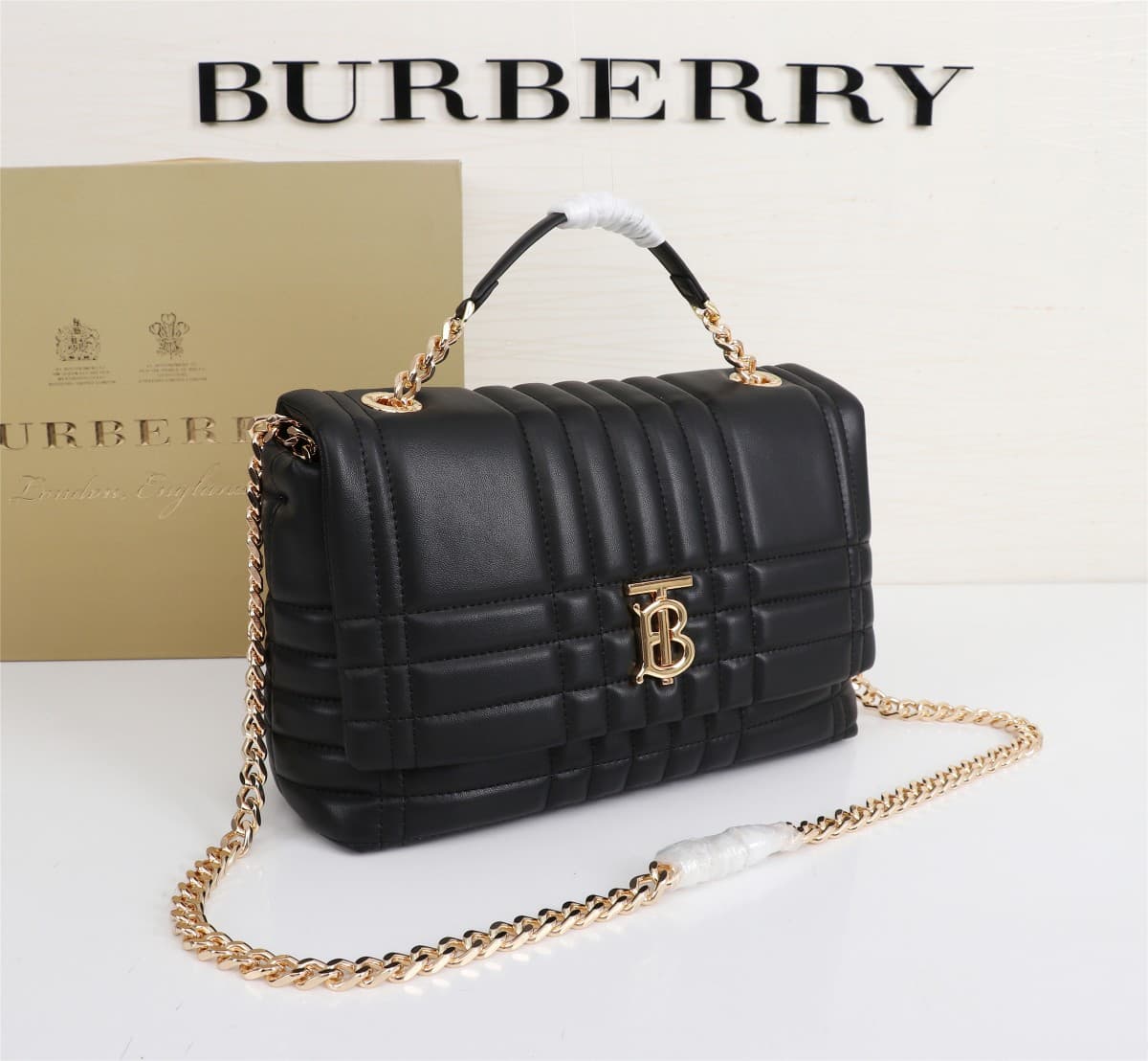 C64 🔥🔥The new Leather Bags from Brand B feature exquisite and unique school-style quilting designs. They are adorned with the distinctive logo of Thomas Burberry, along with shiny chain straps. It can be carried on the shoulders, or used with a handle at  — image 3