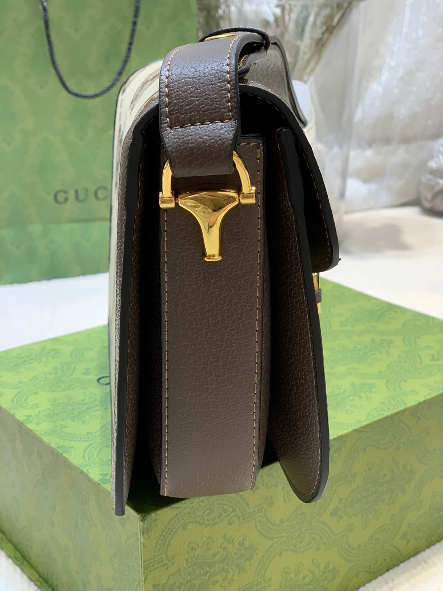 C3981 Ma'an’s “Aria – Fashion Anthem” collection reinterprets classic elements using modern techniques. Bamboo motifs are one of Gucci’s iconic elements, which have appeared in various collections since the 1990s. After more than eighty years of evolution — image 3