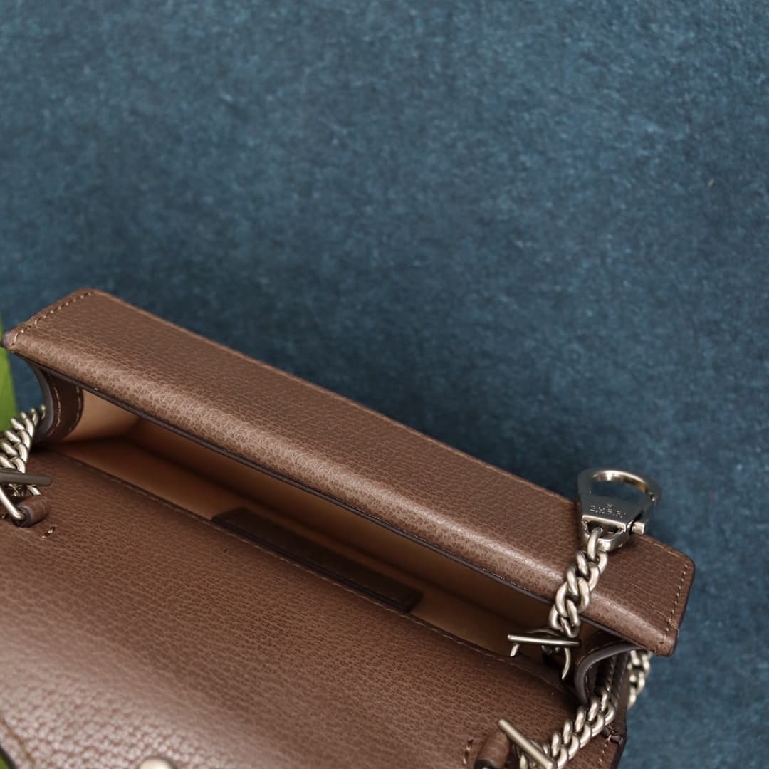 C4040 ❤️Dionysus Collection GG chain strap wallet‼️In the new “Gucci Love March” collection, the GG Supreme canvas features a classic blue and beige combination, preserving the historical significance of this material. The canvas, which has a low environm — image 8
