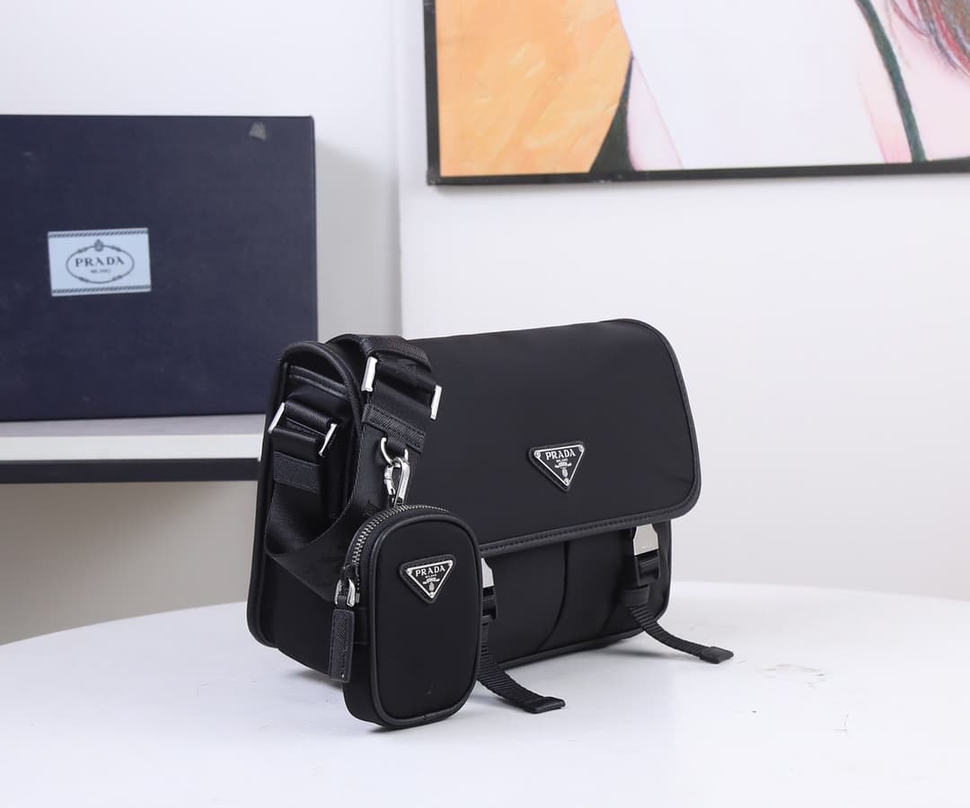 C7019 P Family parasol bag for couriers, model 2VD7699, medium size: 26*20*10cm. It is of original quality. This nylon flip-top handbag is adorned with classic Saffiano leather trim, and features two side clasps. Made from imported nylon and Saffiano leat — image 2
