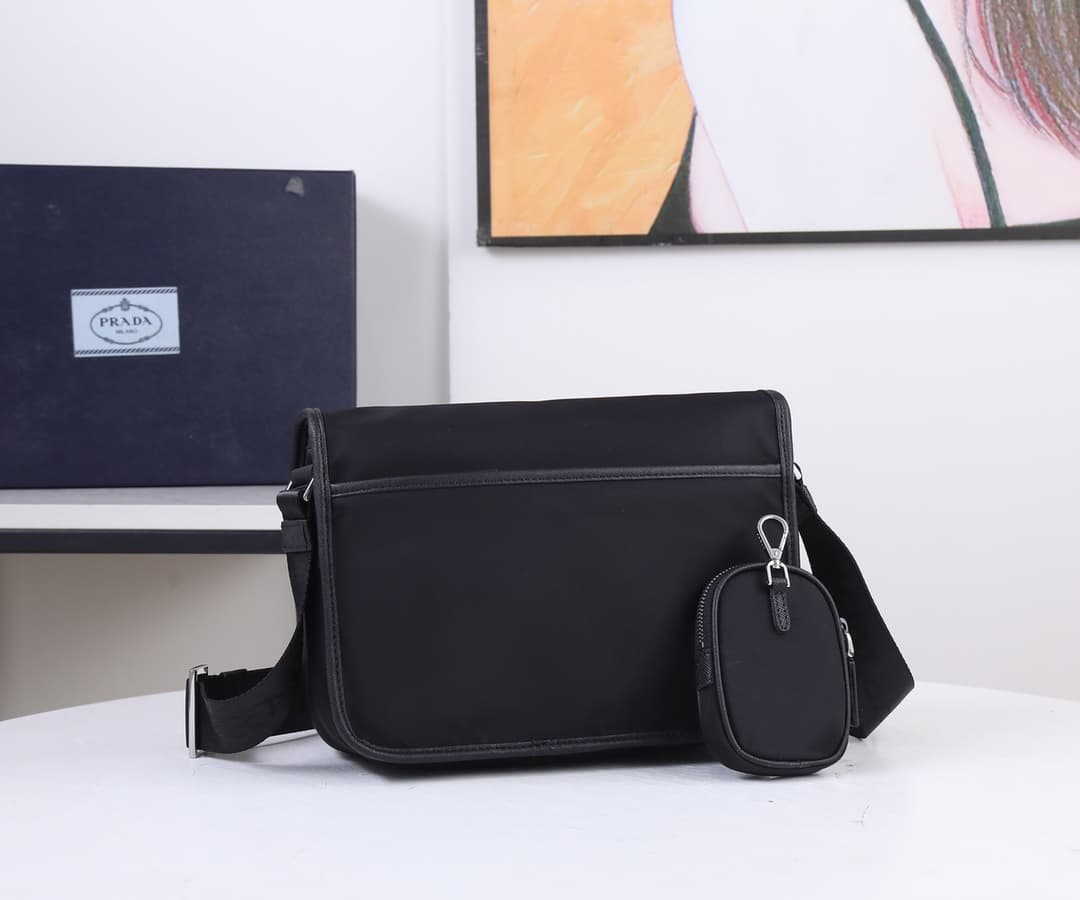C7019 P Family parasol bag for couriers, model 2VD7699, medium size: 26*20*10cm. It is of original quality. This nylon flip-top handbag is adorned with classic Saffiano leather trim, and features two side clasps. Made from imported nylon and Saffiano leat — image 3