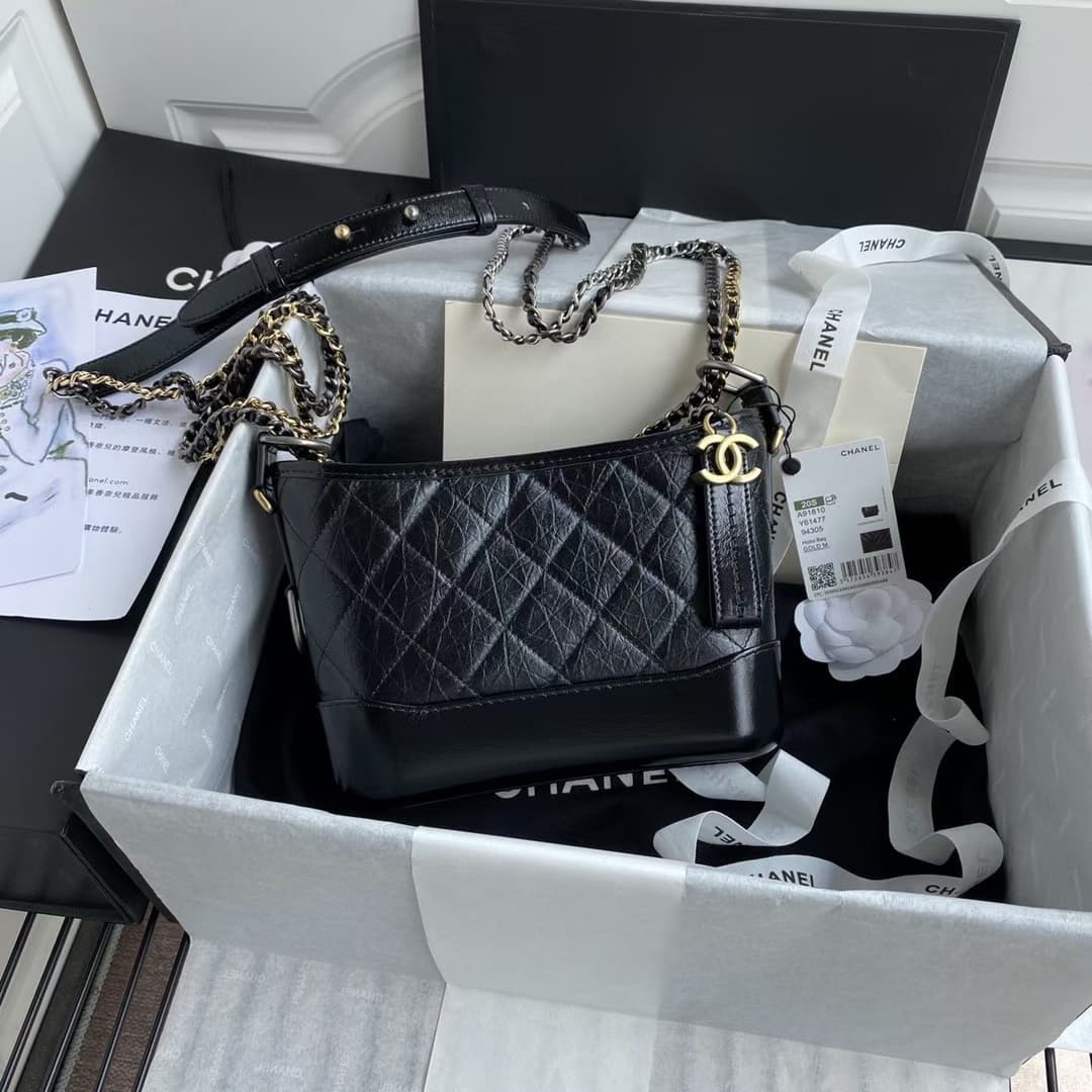 C772 Chane* Gabrielle#Christian Lacroze’s innovations never fail to impress. By integrating strength and elegant design aesthetics into the existing beauty, the Chanel Gabrielle bag was created. It made its debut at the 2017 spring/summer high-end fashion — image 1