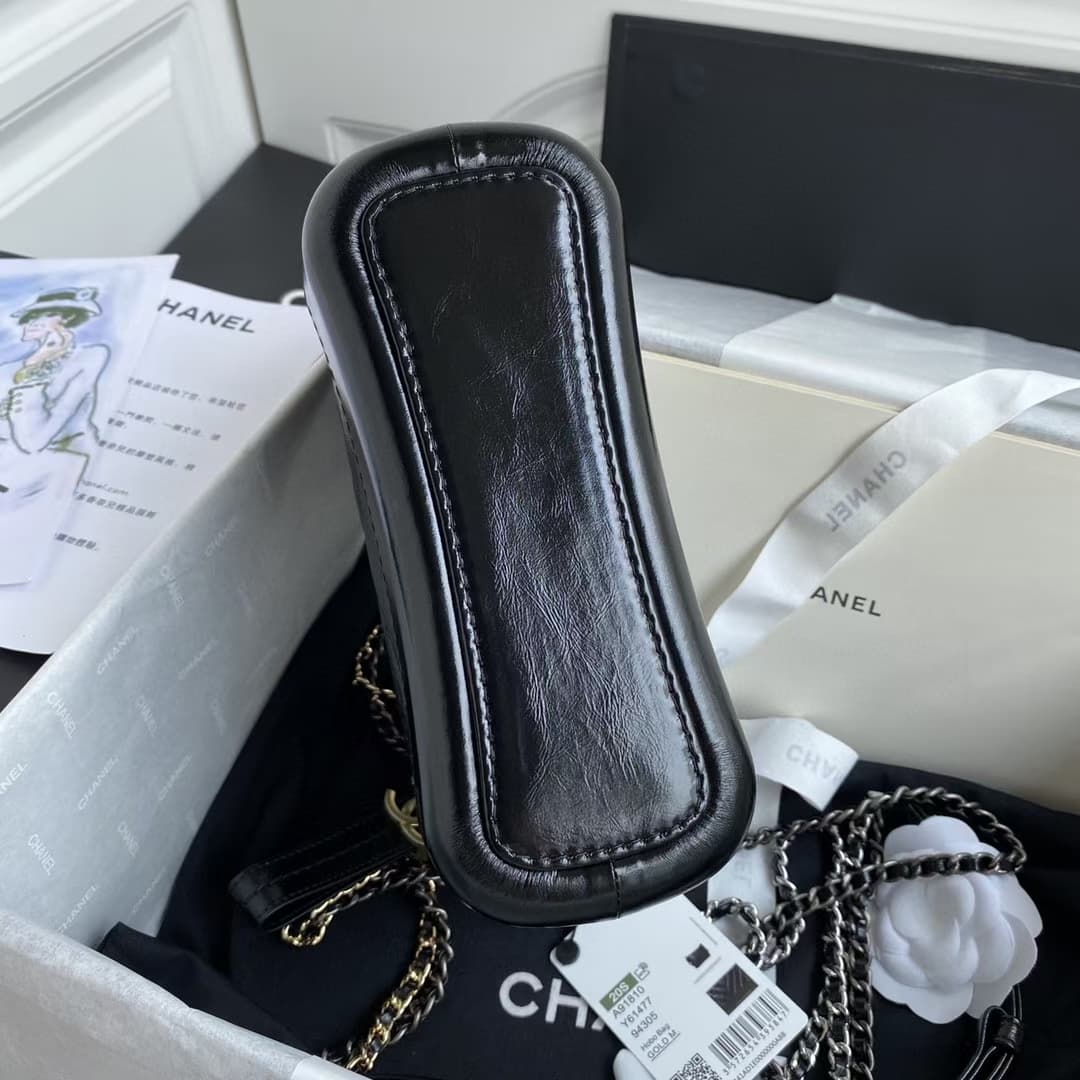 C772 Chane* Gabrielle#Christian Lacroze’s innovations never fail to impress. By integrating strength and elegant design aesthetics into the existing beauty, the Chanel Gabrielle bag was created. It made its debut at the 2017 spring/summer high-end fashion — image 5