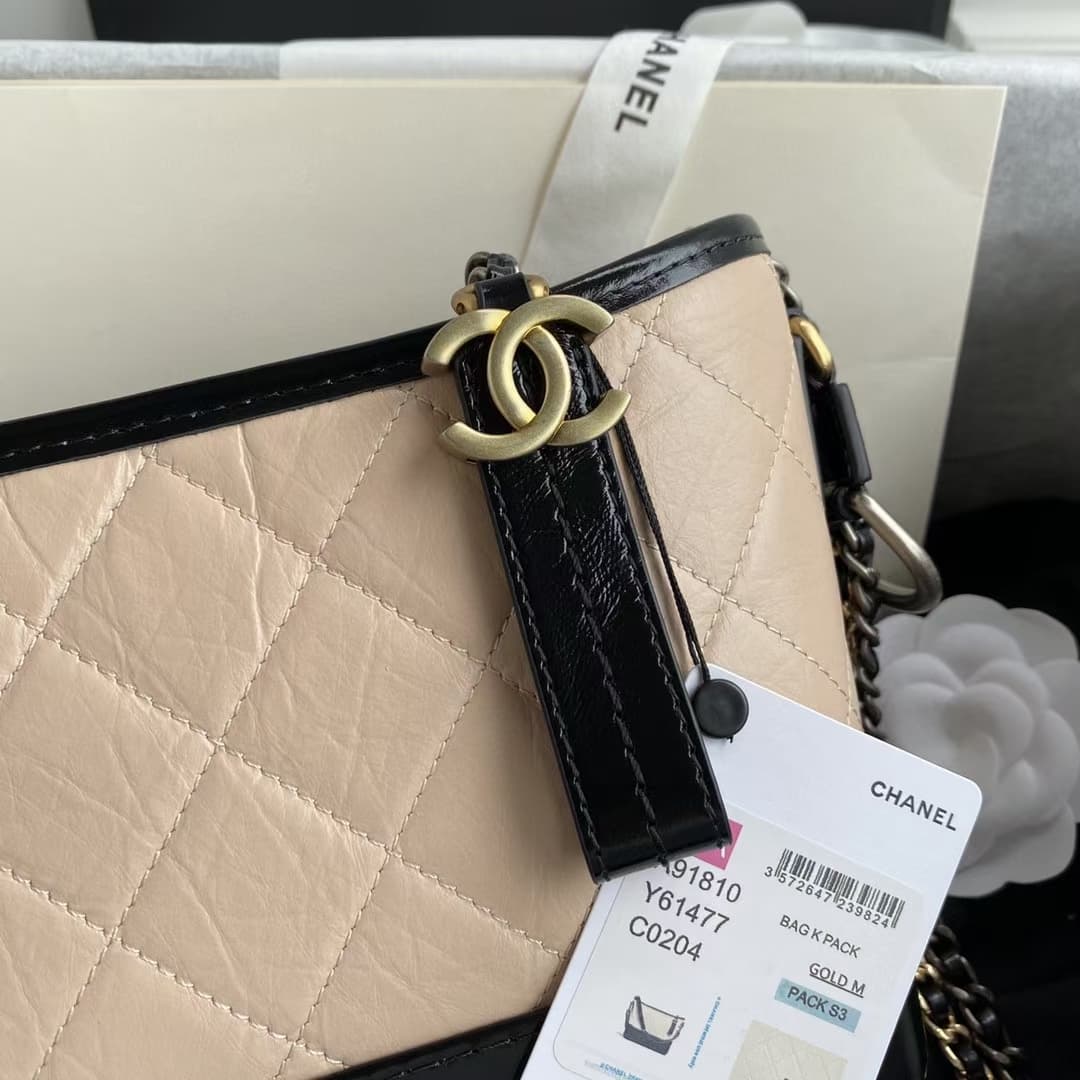 C771 Chane* Gabrielle# Calvin Klein always delivers something impressive. By integrating strength and elegant design aesthetics into its natural beauty, the Calvin Klein Gabrielle bag was created. It made its debut at the 2017 spring/summer high-end appar — image 3