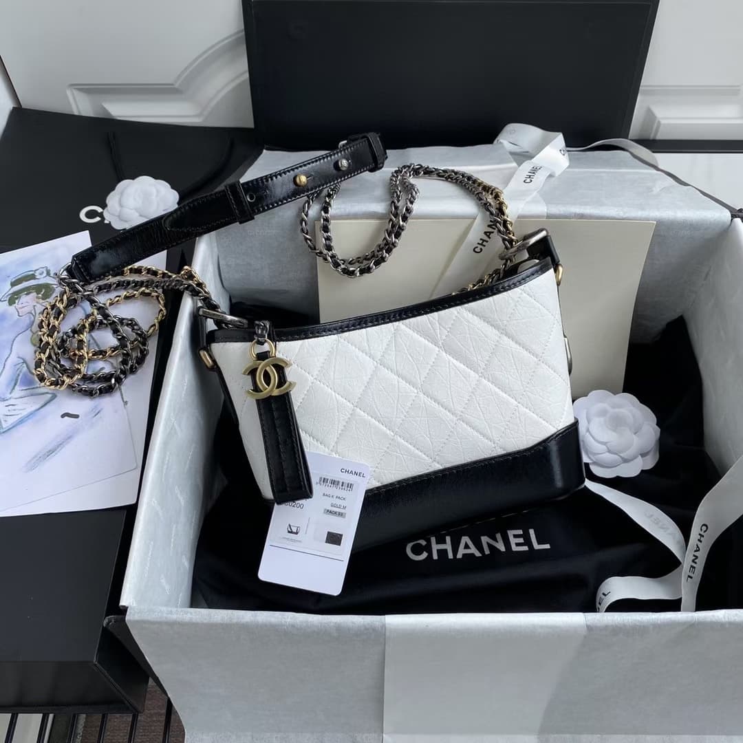 C770 Chane* Gabrielle# CK: Its innovations never fail to impress. By integrating strength and elegant design aesthetics into the existing beauty, the Gabrielle bag was created. It made its debut at the 2017 spring/summer high-end clothing collection event — image 2