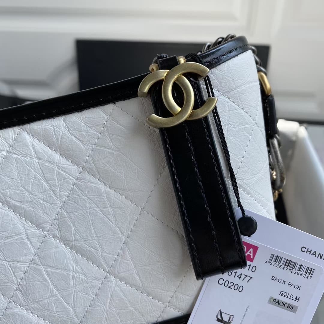 C770 Chane* Gabrielle# CK: Its innovations never fail to impress. By integrating strength and elegant design aesthetics into the existing beauty, the Gabrielle bag was created. It made its debut at the 2017 spring/summer high-end clothing collection event — image 3