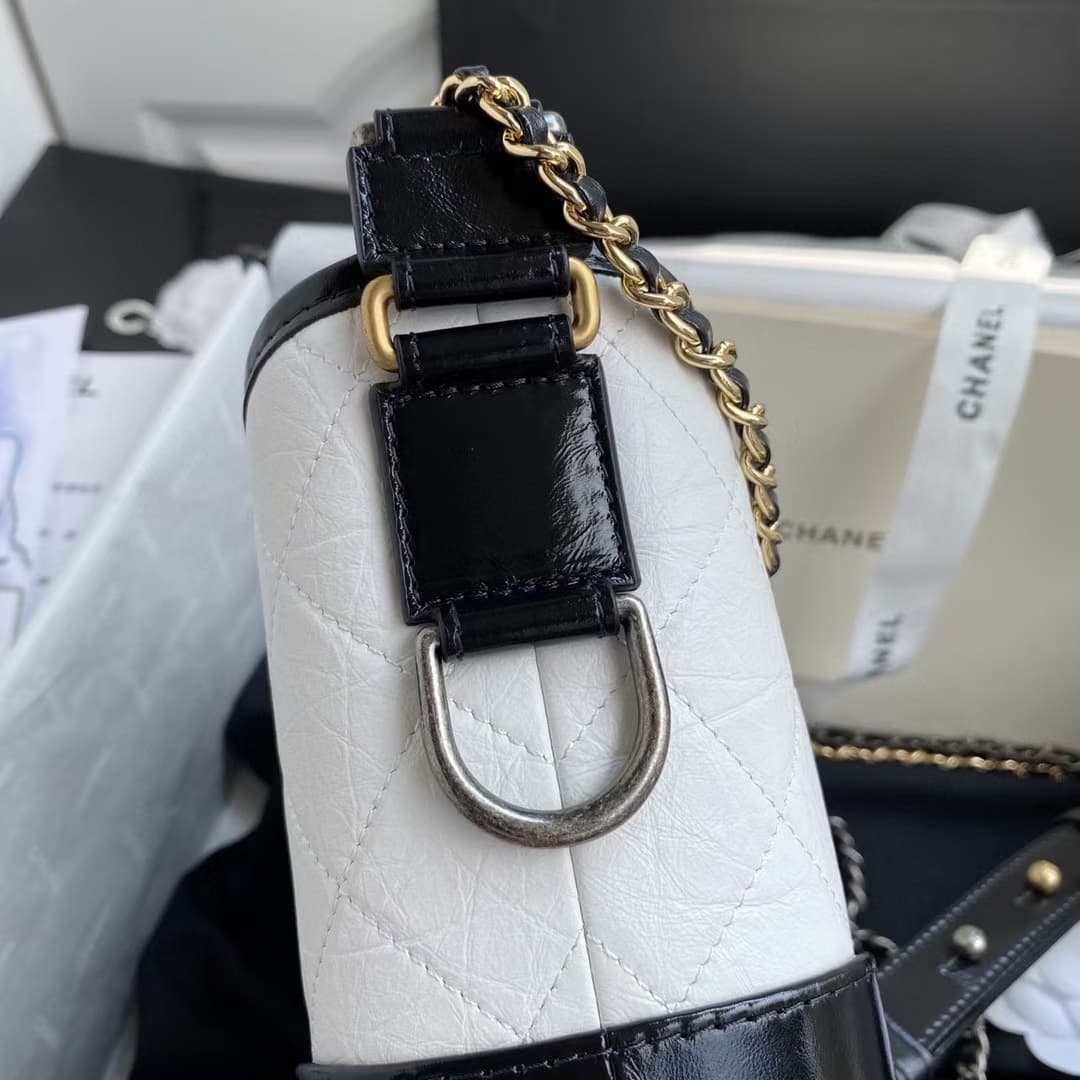 C770 Chane* Gabrielle# CK: Its innovations never fail to impress. By integrating strength and elegant design aesthetics into the existing beauty, the Gabrielle bag was created. It made its debut at the 2017 spring/summer high-end clothing collection event — image 4