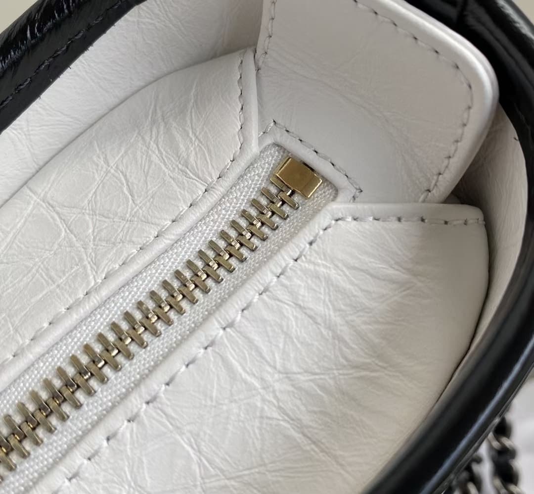 C770 Chane* Gabrielle# CK: Its innovations never fail to impress. By integrating strength and elegant design aesthetics into the existing beauty, the Gabrielle bag was created. It made its debut at the 2017 spring/summer high-end clothing collection event — image 8
