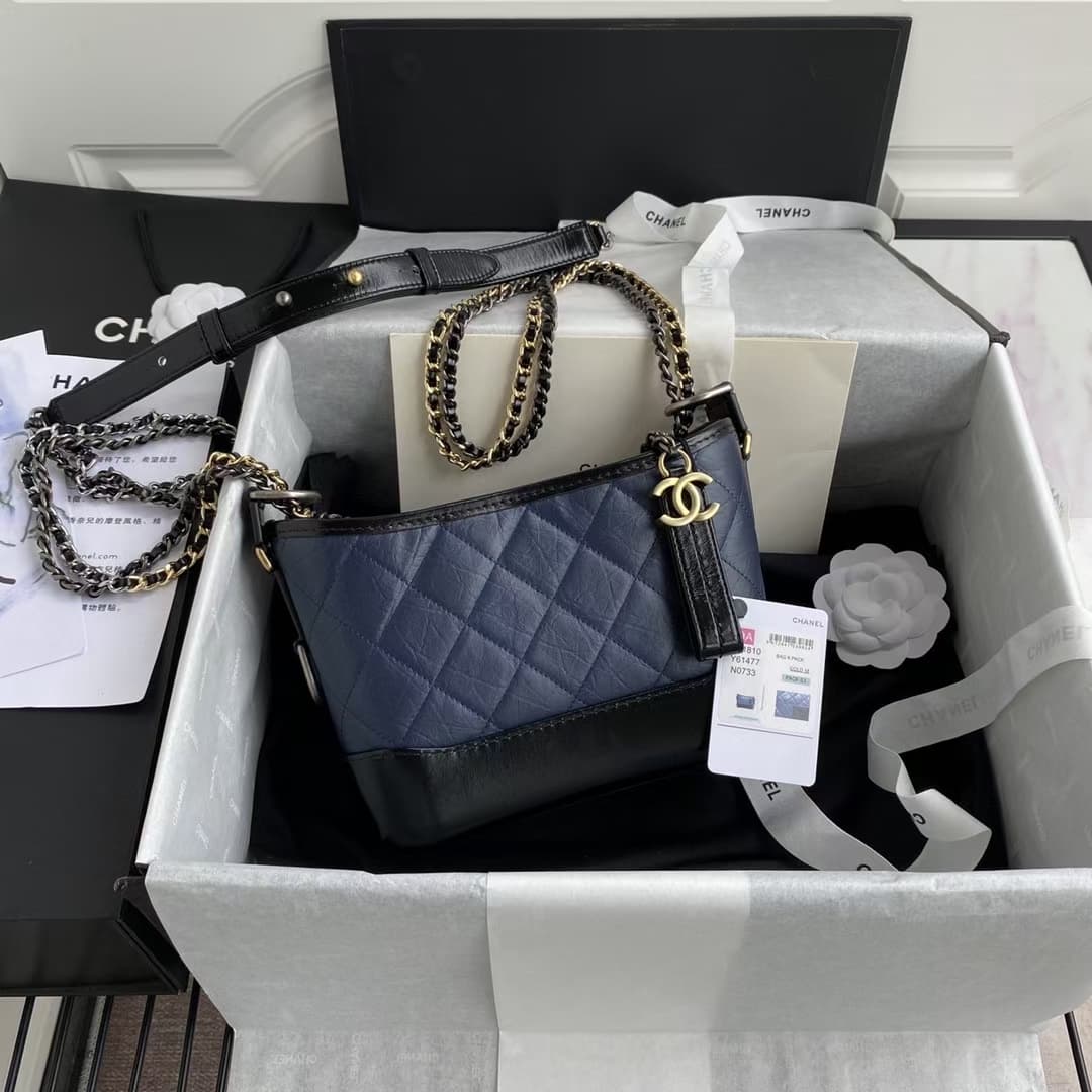C773 Chane* Gabrielle#Gucci always delivers something impressive. By integrating strength and elegant design aesthetics into its existing beauty, the Gabrielle bag was created. It made its debut at the 2017 spring/summer high-end clothing collection launc — image 2