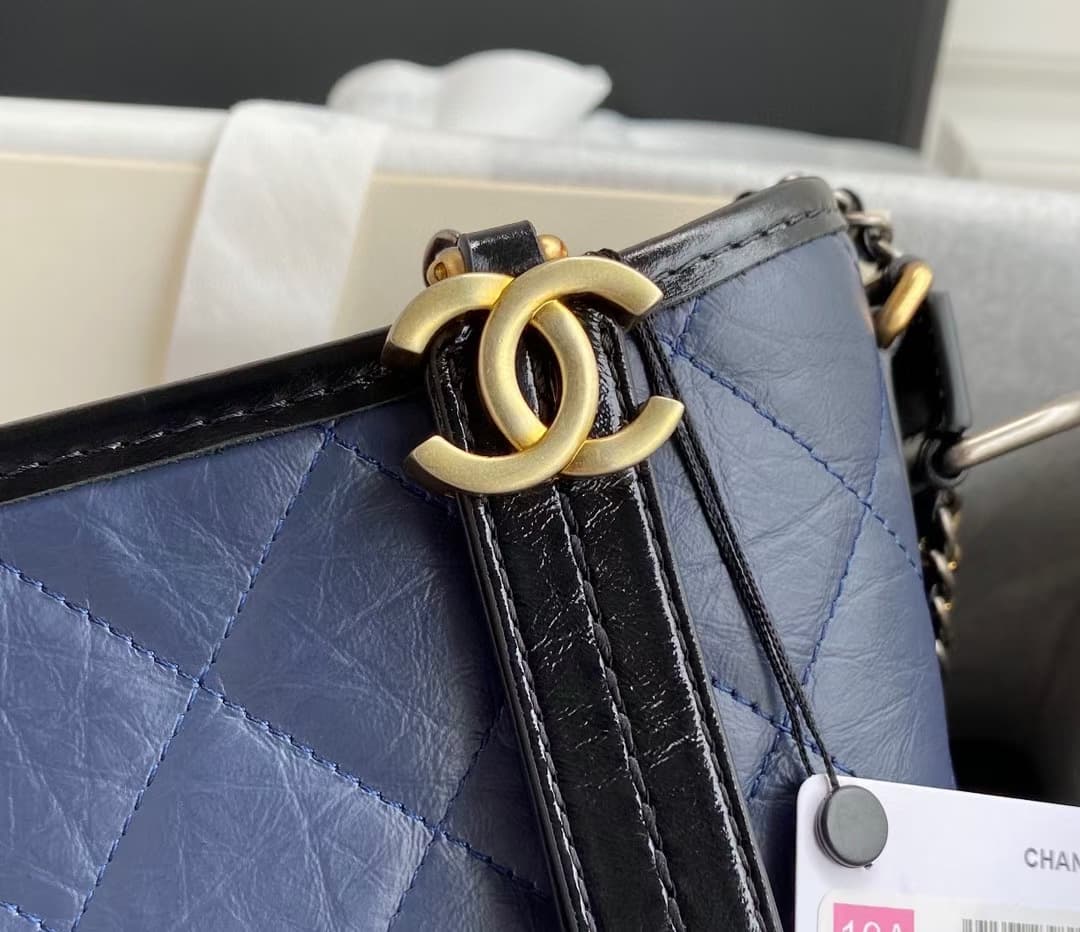 C773 Chane* Gabrielle#Gucci always delivers something impressive. By integrating strength and elegant design aesthetics into its existing beauty, the Gabrielle bag was created. It made its debut at the 2017 spring/summer high-end clothing collection launc — image 3