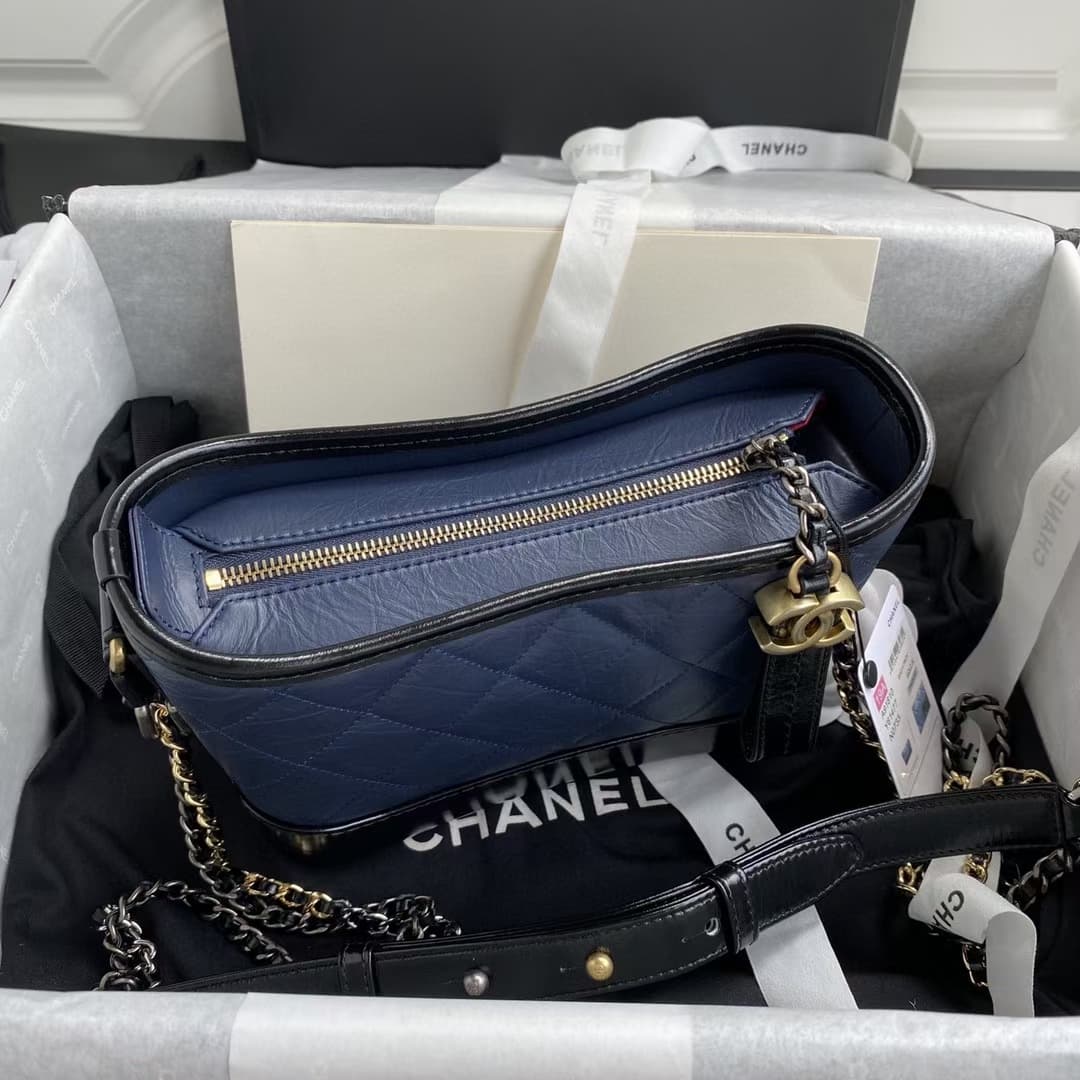 C773 Chane* Gabrielle#Gucci always delivers something impressive. By integrating strength and elegant design aesthetics into its existing beauty, the Gabrielle bag was created. It made its debut at the 2017 spring/summer high-end clothing collection launc — image 4
