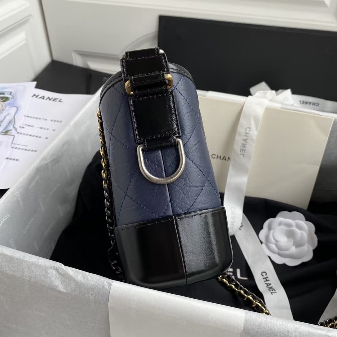 C773 Chane* Gabrielle#Gucci always delivers something impressive. By integrating strength and elegant design aesthetics into its existing beauty, the Gabrielle bag was created. It made its debut at the 2017 spring/summer high-end clothing collection launc — image 5