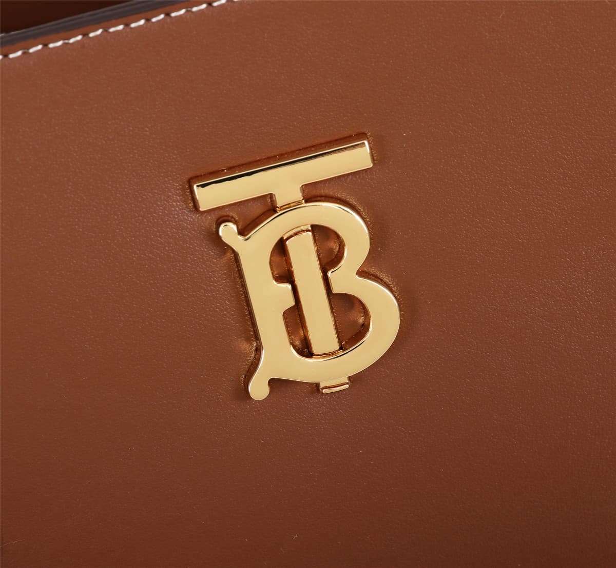 C49 🔥🔥B brand’s tote bags feature ample space. Made from high-quality Italian tanned leather.[Color] Decorative details with a shiny finish; T/B exclusive logos, along with mirror pendants covered in leather. 34 x 14 x 28cm, 2088 — image 4