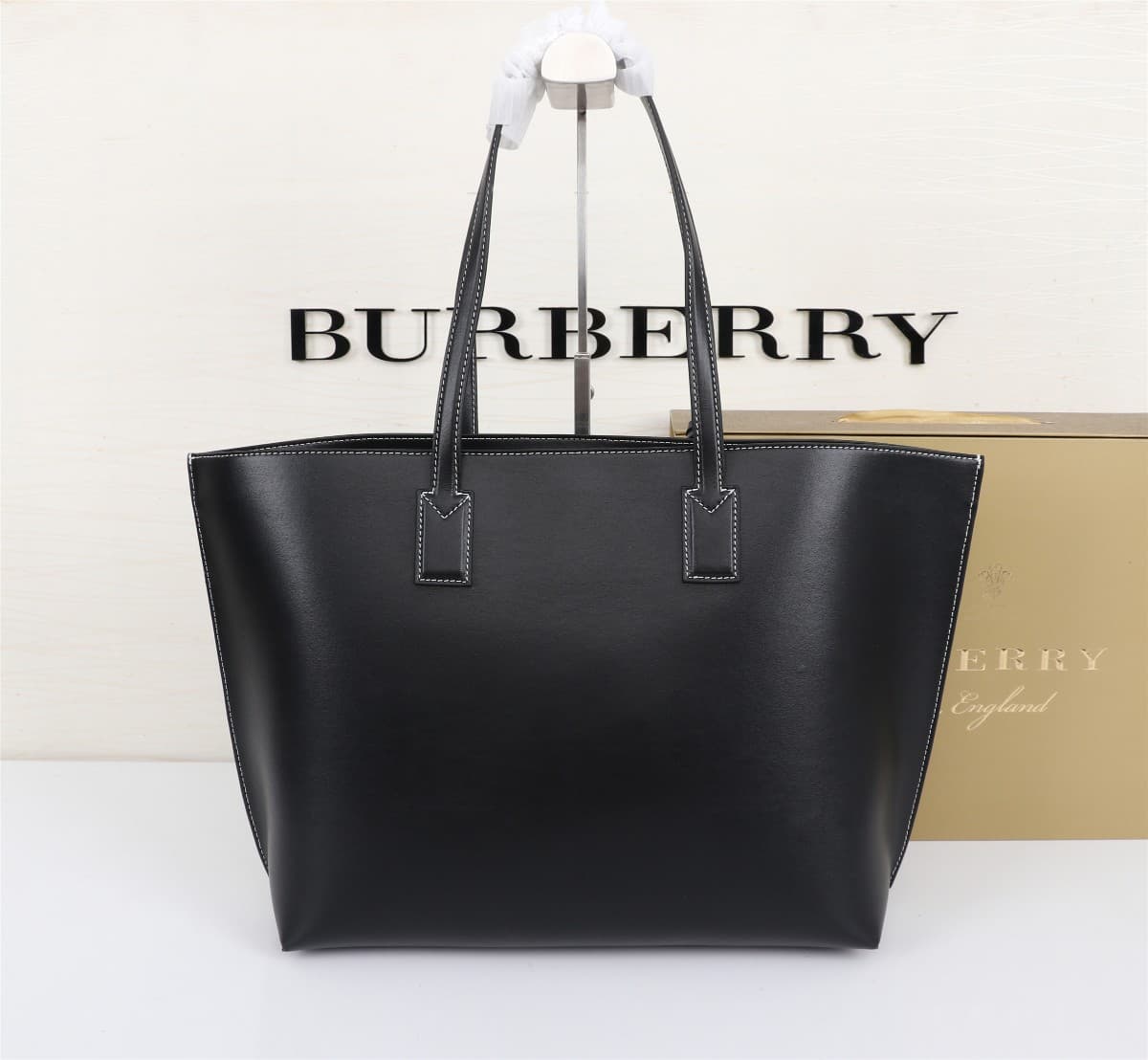 C48 🔥🔥B brand’s tote bags feature ample space. Made from high-quality Italian tanned Guimard leather.[Color] Decorative accents with a shiny finish; T/B-specific branding, along with a mirror ornament covered in leather. 34 x 14 x 28cm, 2088 — image 3