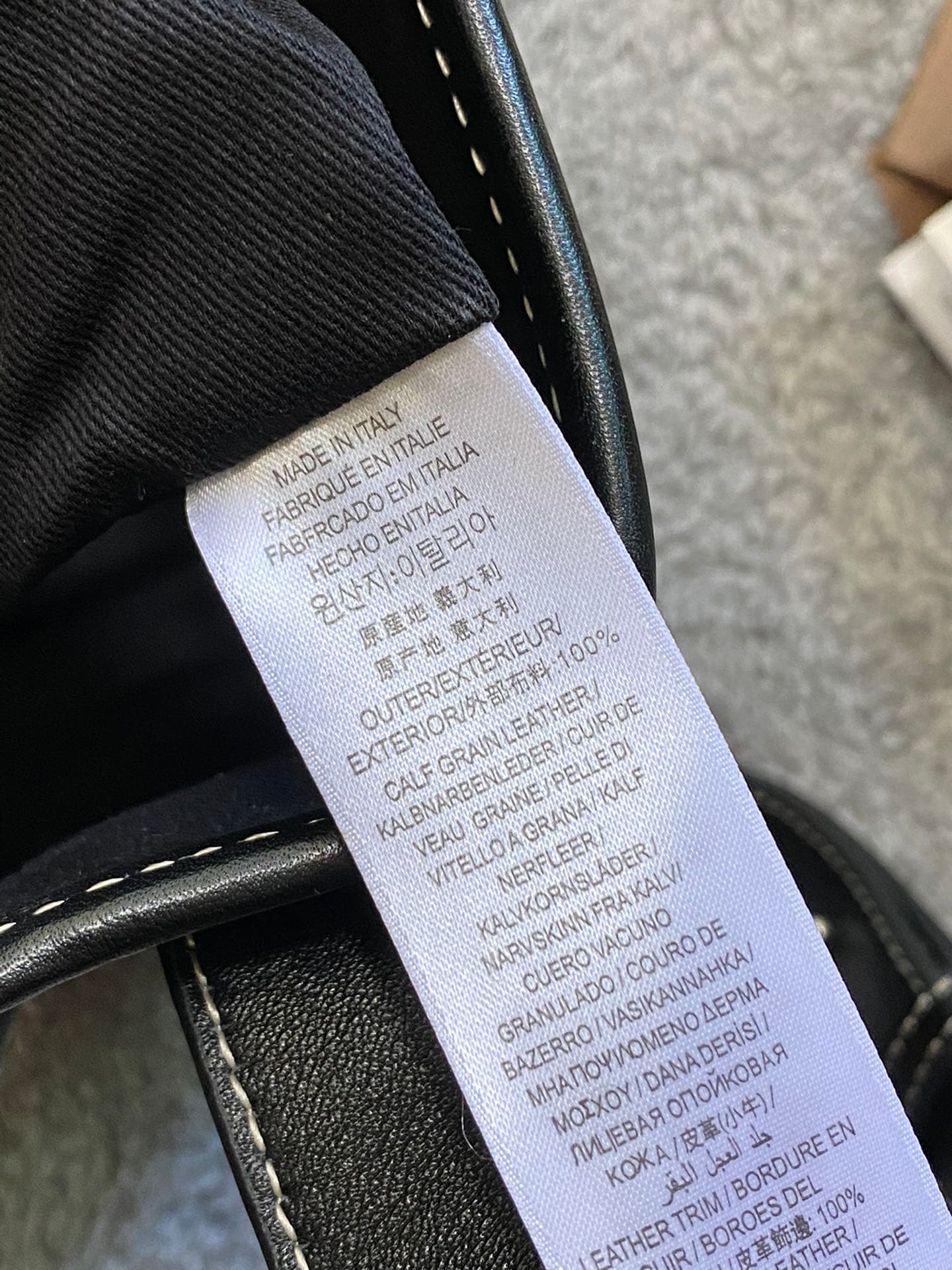 C79 🎁 Latest马鞍 bag from B brand! A stylish messenger bag with a straight silhouette, crafted from eco-friendly plaid canvas. This eco-friendly fabric is made using renewable resources; compared to traditional coated canvas, it requires less water and prod — image 8
