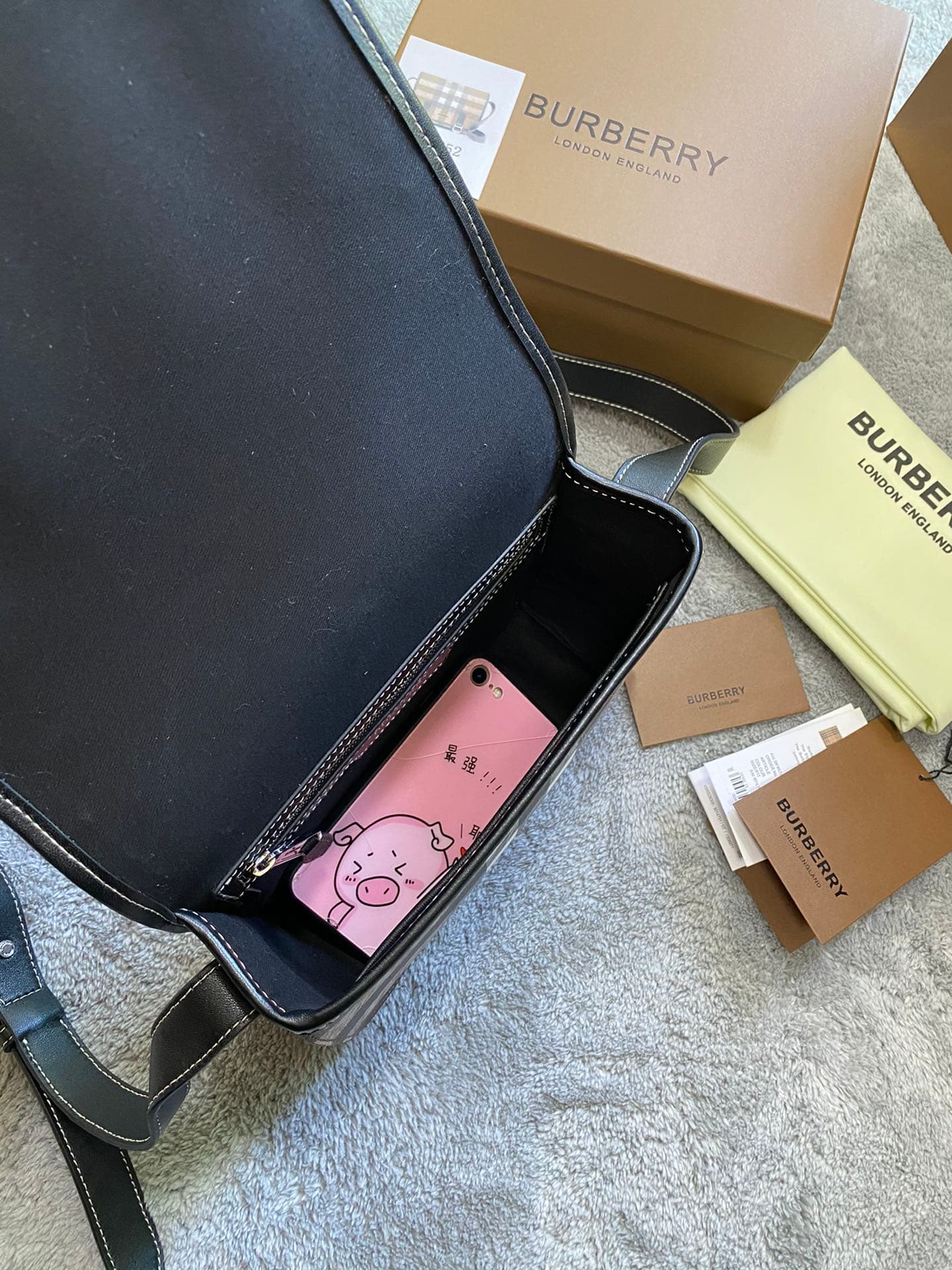 C79 🎁 Latest马鞍 bag from B brand! A stylish messenger bag with a straight silhouette, crafted from eco-friendly plaid canvas. This eco-friendly fabric is made using renewable resources; compared to traditional coated canvas, it requires less water and prod — image 7