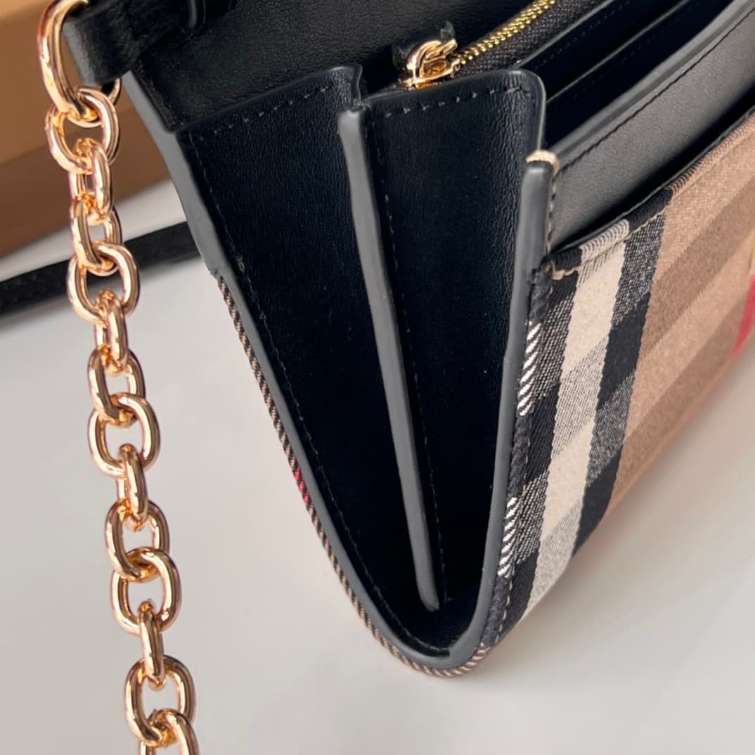 C53 Bur family Horseferry plaid leather chain purse wallet 👉 Comes with a leather chain and shoulder strap. This product can be used as a small handbag on its own, or as a purse, stored within a daily handbag. 👍 High-quality products from the store, with  — image 8