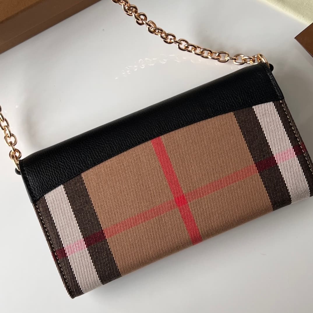 C53 Bur family Horseferry plaid leather chain purse wallet 👉 Comes with a leather chain and shoulder strap. This product can be used as a small handbag on its own, or as a purse, stored within a daily handbag. 👍 High-quality products from the store, with  — image 4