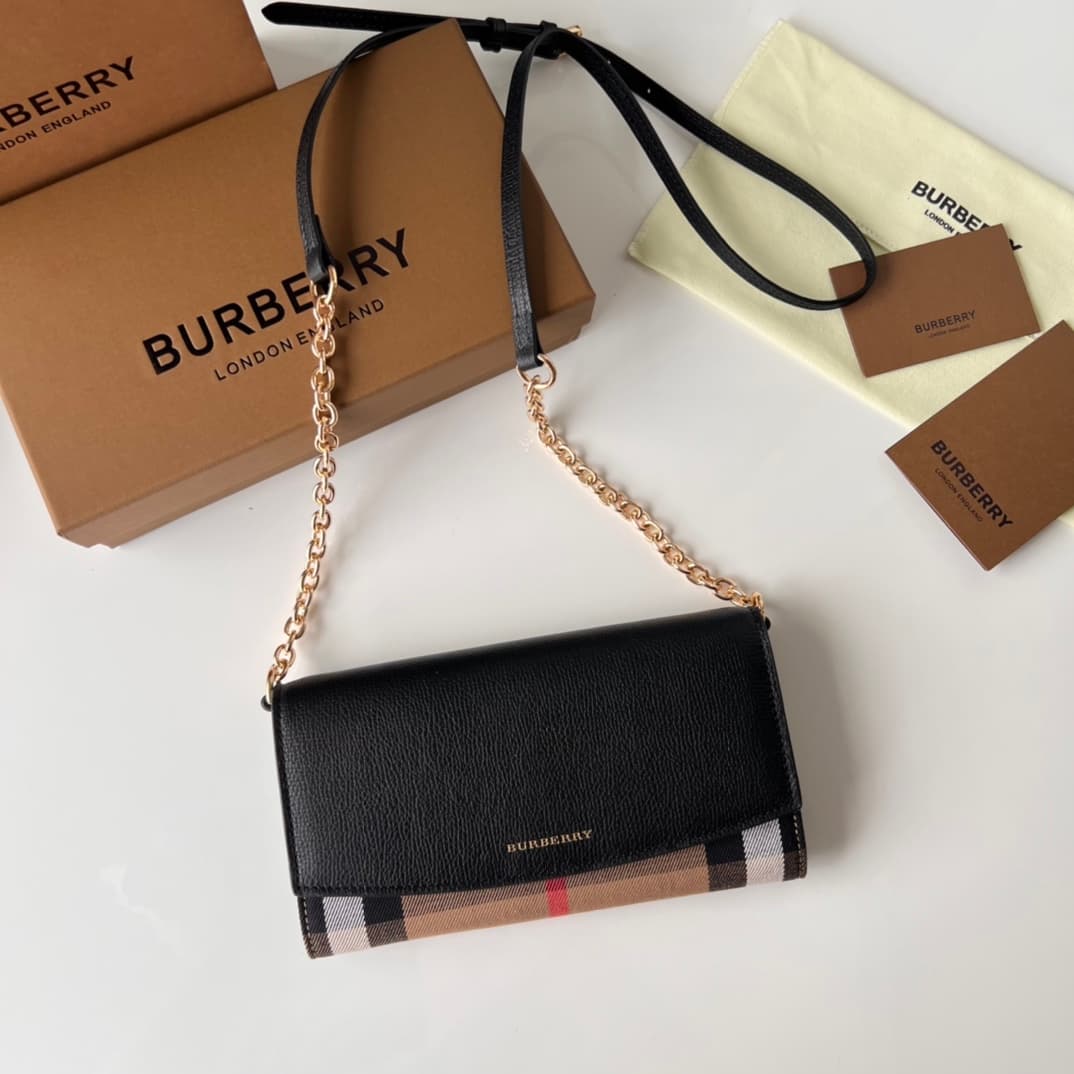C53 Bur family Horseferry plaid leather chain purse wallet 👉 Comes with a leather chain and shoulder strap. This product can be used as a small handbag on its own, or as a purse, stored within a daily handbag. 👍 High-quality products from the store, with  — image 2